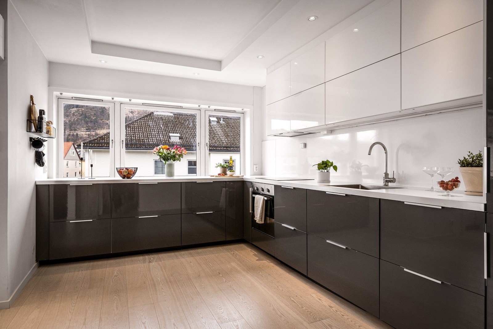 Stort og praktisk kjøkken fra 2014 Galleribilde