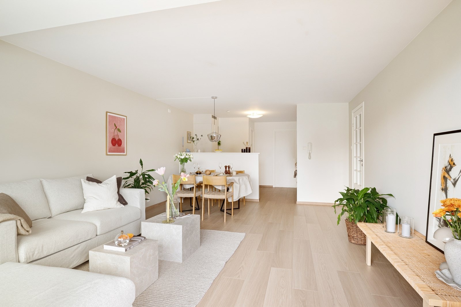 Kjøkken og stue i delvis åpen løsning Galleribilde