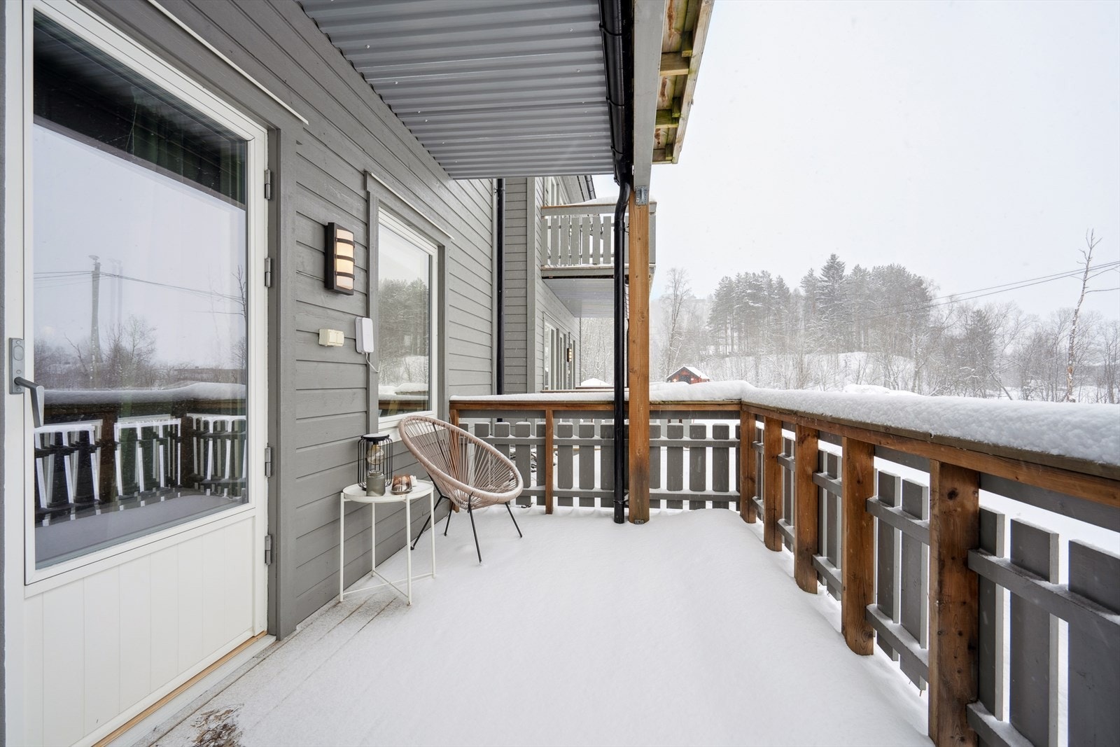 Leilighetens terrasse er sørvendt og er på ca. 11 m2. Galleribilde