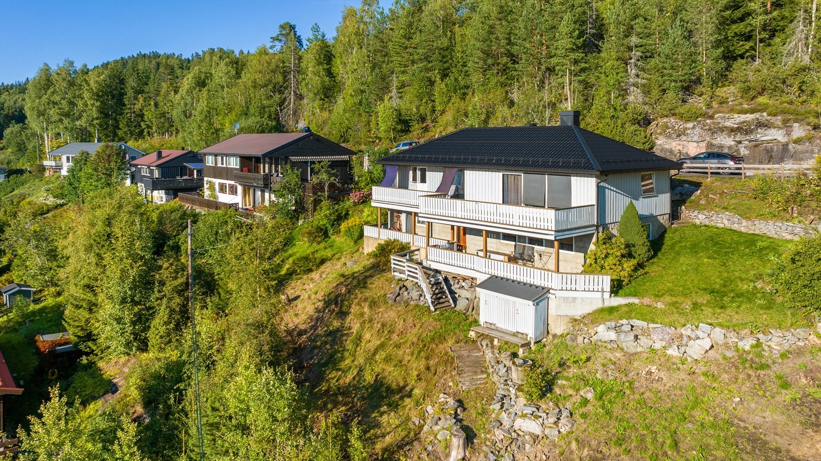 Hyggelig enebolig over to plan med utsikt. Galleribilde