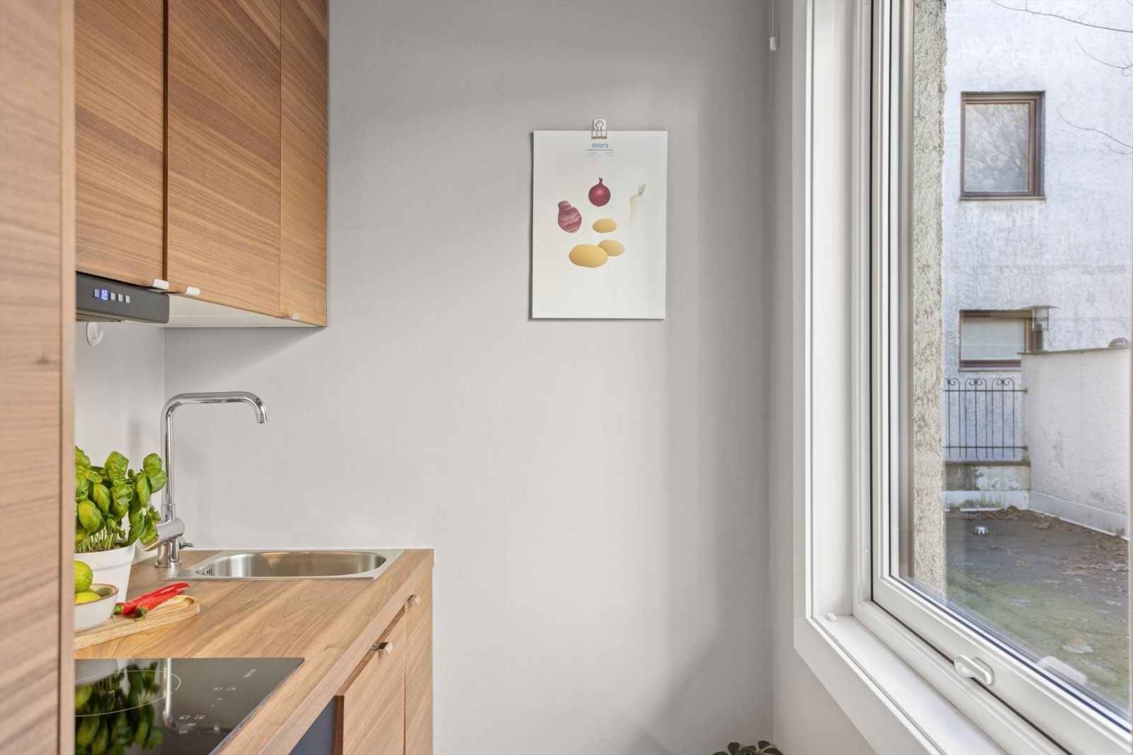 Åpningsvindu på kjøkkenet. Galleribilde