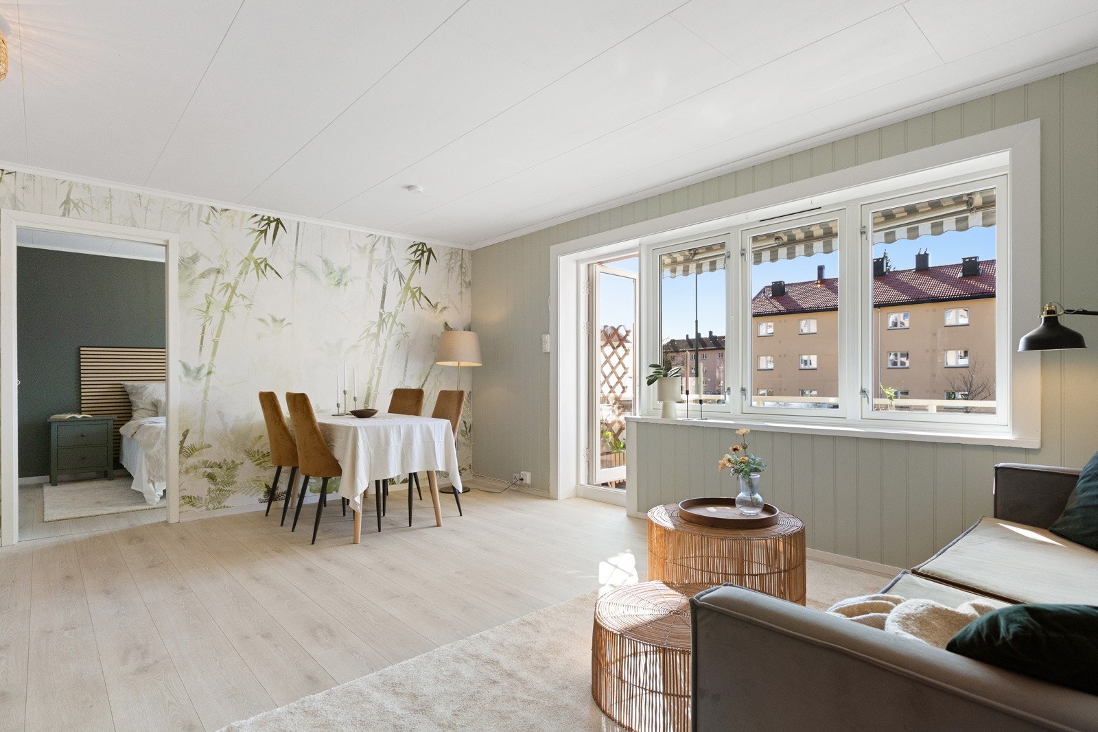 Det er også god plass for innredning av en trivelig spisegruppe takket være stuens planløsning. Galleribilde