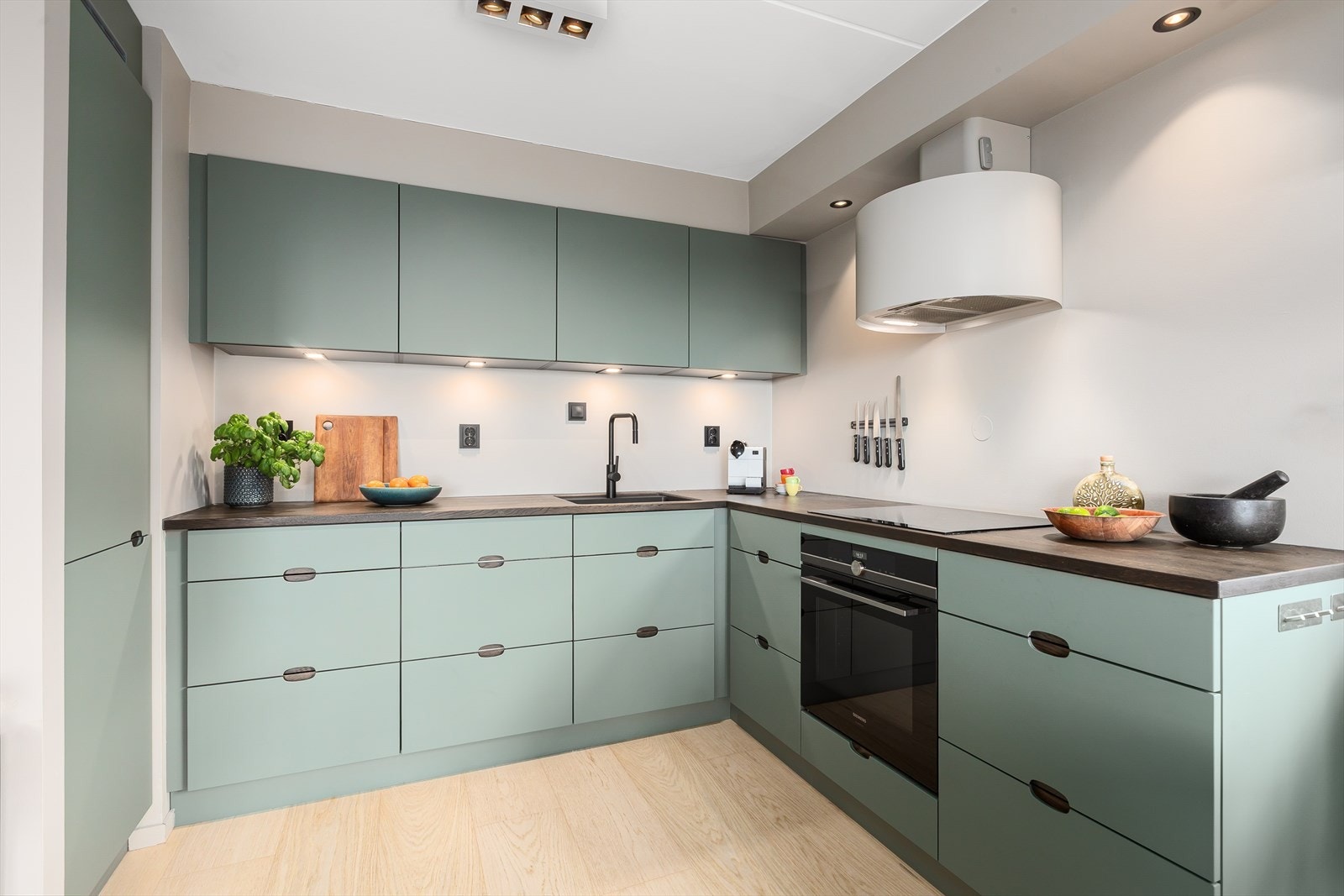 Lekkert og moderne kjøkken fra Kvik, nytt i 2022. Galleribilde