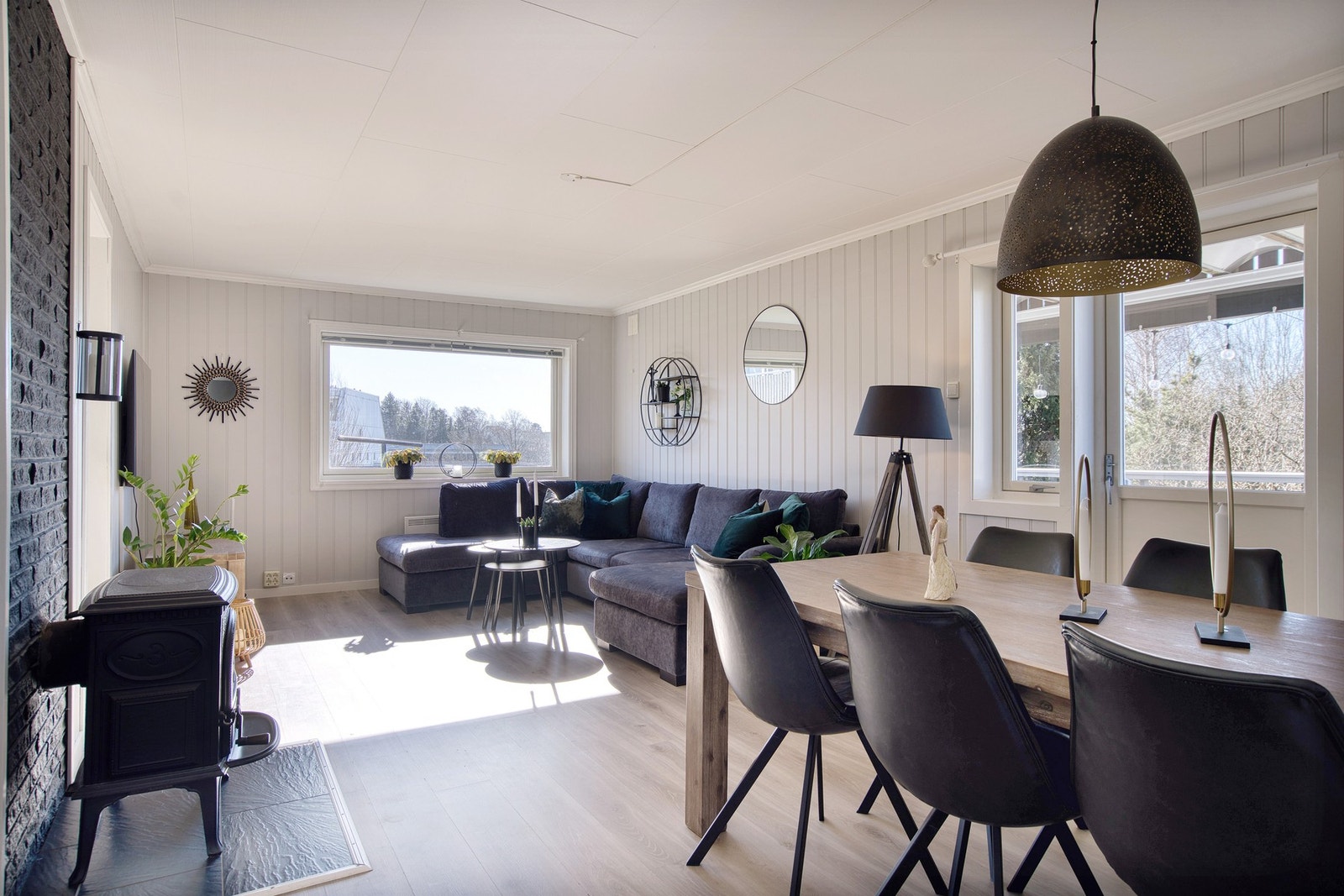 Leiligheten ligger i 1. etasje i en tomannsbolig tilknyttet Buvikodden Borettslag. Galleribilde