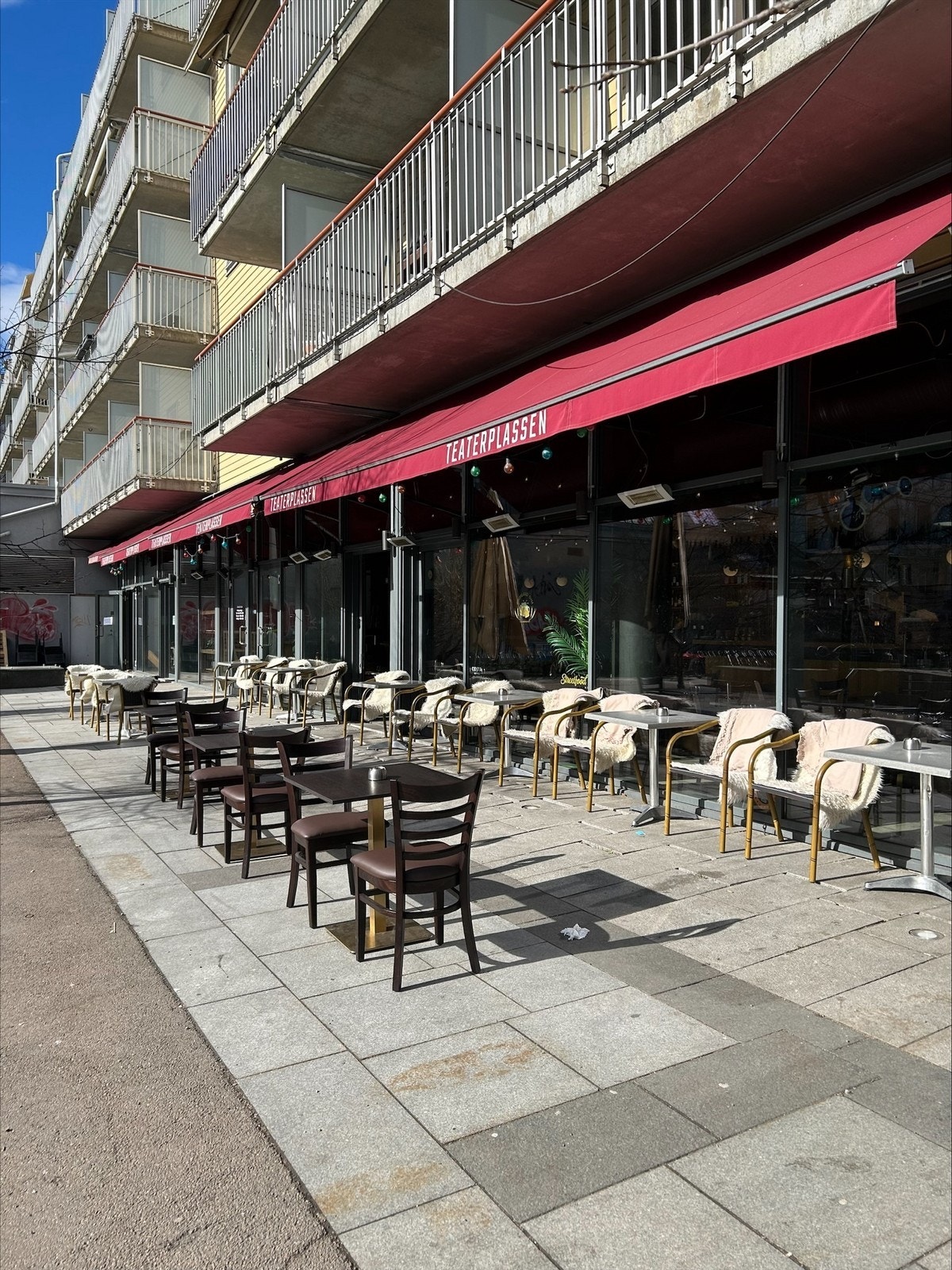 Teaterplassen, rett utenfor leiligheten Galleribilde