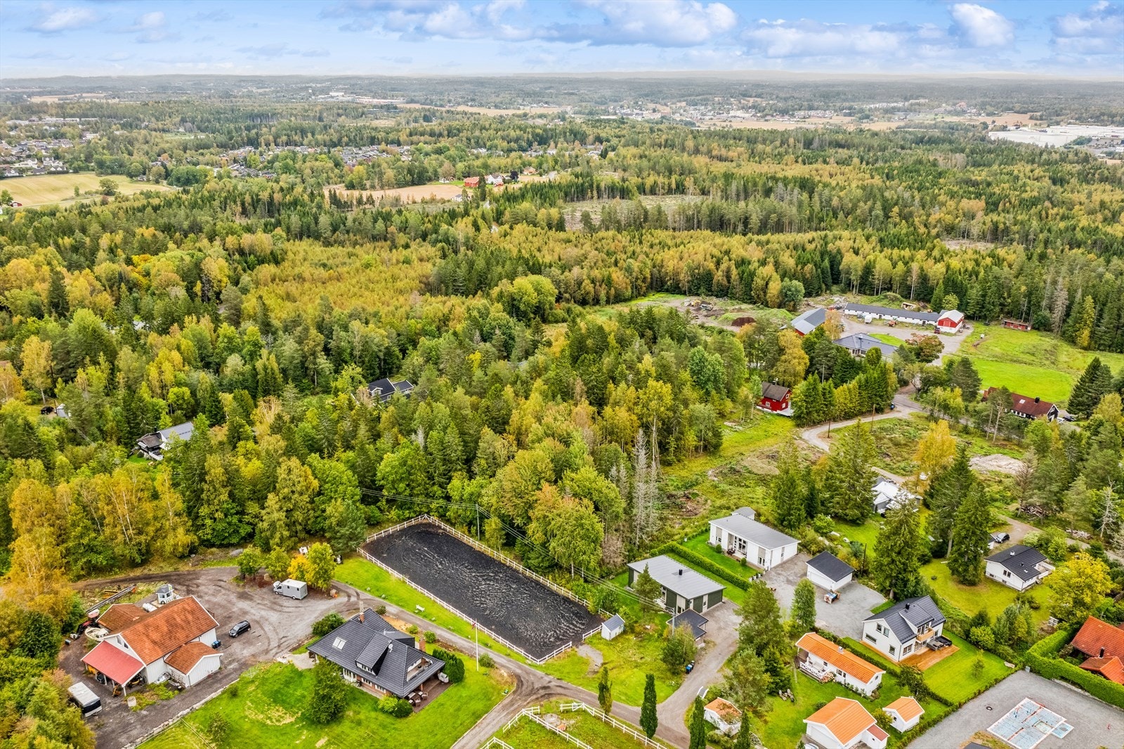 Tomten er beliggende i et landlig og naturskjønt område. Galleribilde