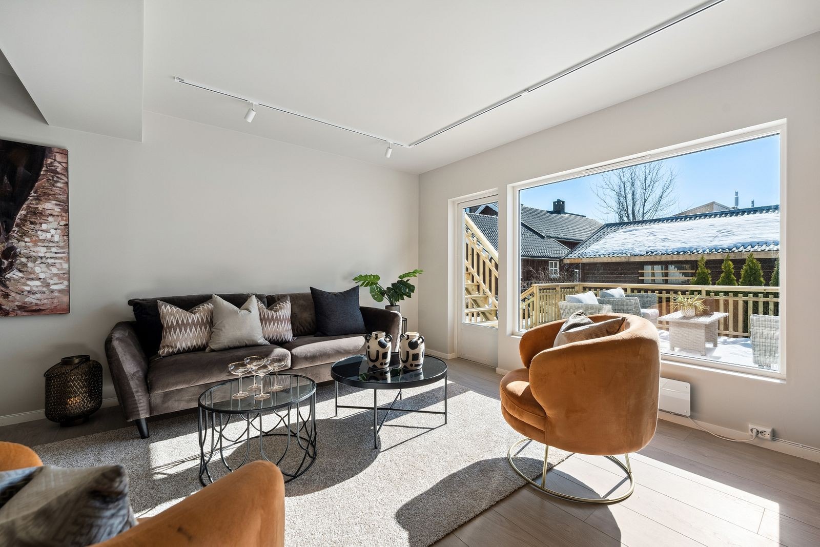 Fra stuen har du utgang til den sørvendte terrassen Galleribilde