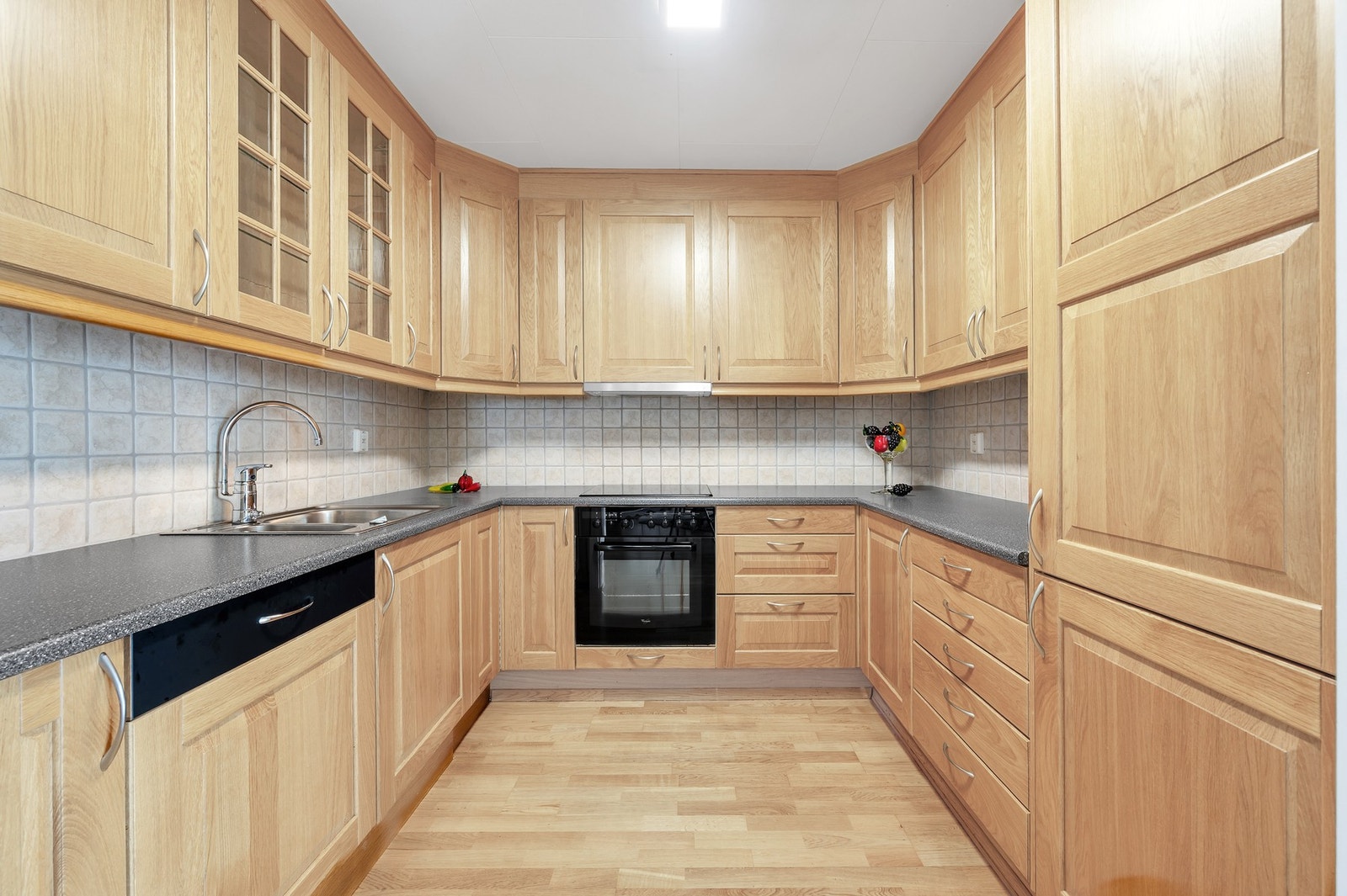 Kvalitetskjøkken levert av Sigdal fra 2006 med tilstandsgrad 1 fra takstmann. Galleribilde