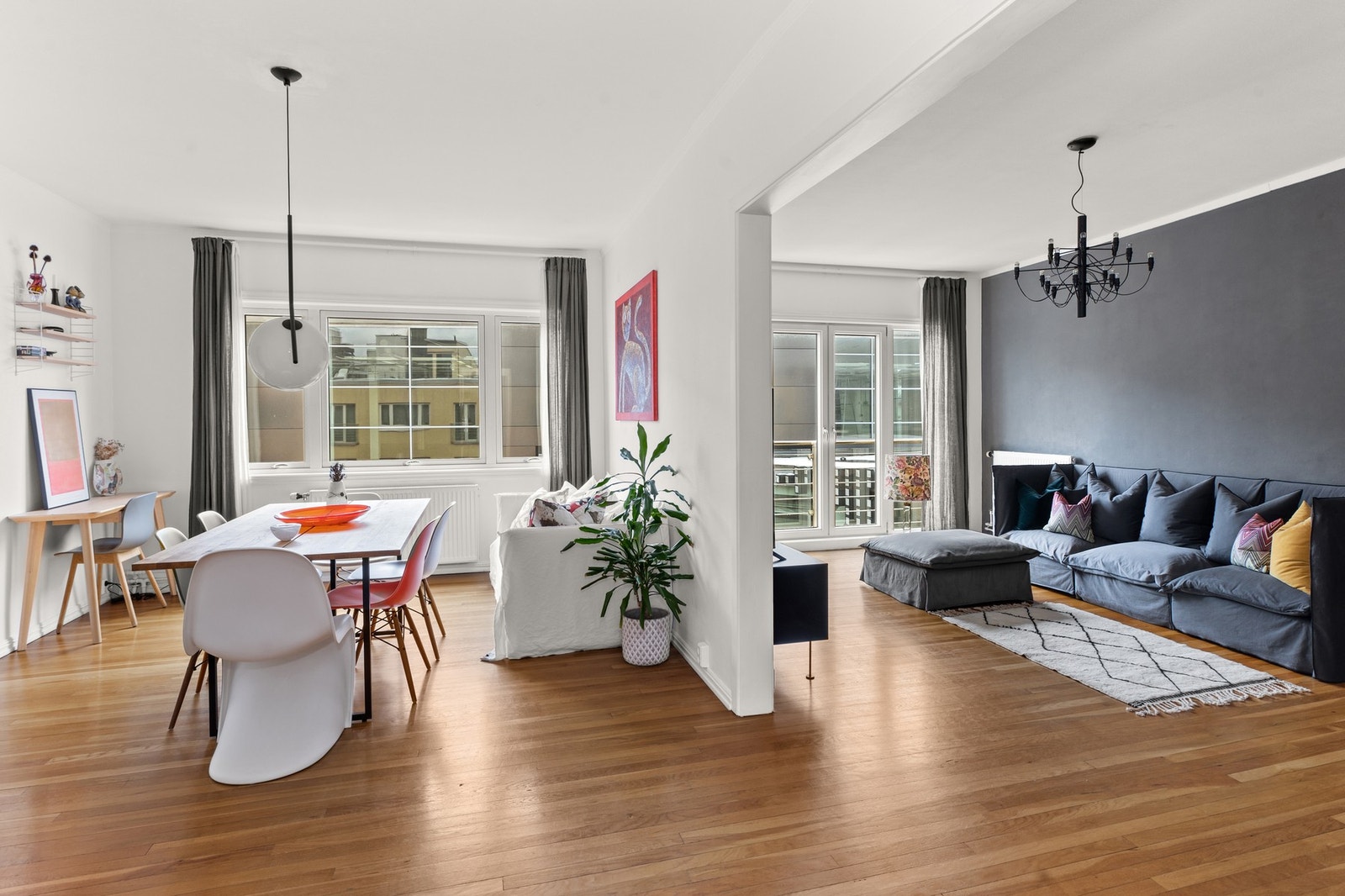 Velkommen til Prinsens gate 6B - En designerperle av en leilighet som kombinerer det klassiske og sofistikerte med det moderne og lekne Galleribilde