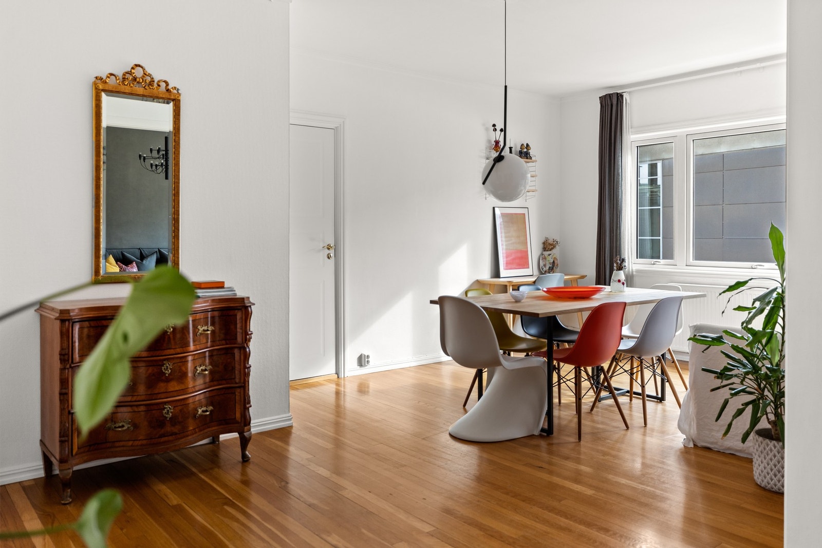 Fra stuen er det videre adgang til soverom Galleribilde