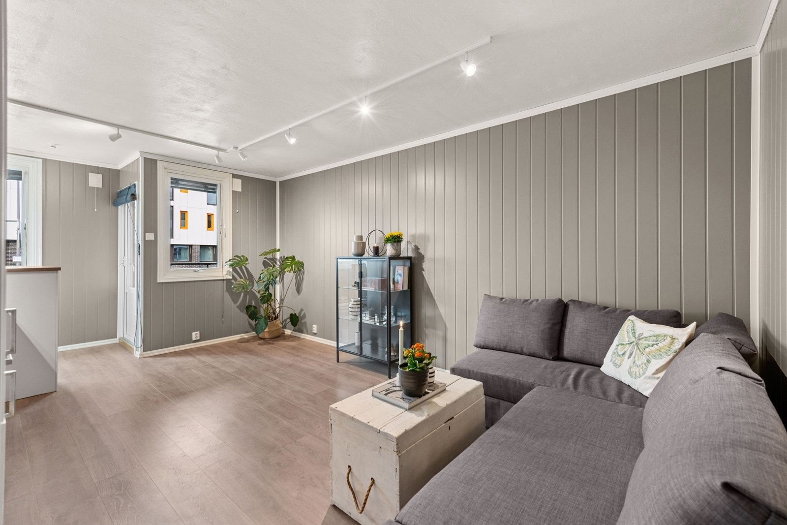 I hjertet av leiligheten finner du en lys stue med gode møbleringsmuligheter. Galleribilde