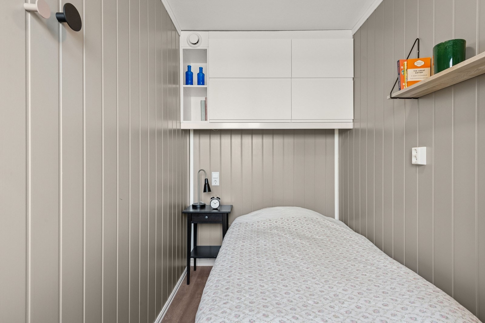 Leiligheten hadde tidligere sovealkove, og det er ikke opplyst at dette er byggemeldt. Se punktet ferdigattest for mer informasjon. Galleribilde