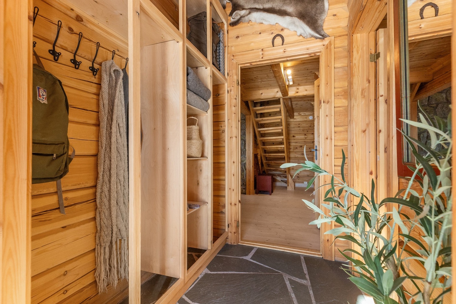 God plass til yttertøy og sko Galleribilde