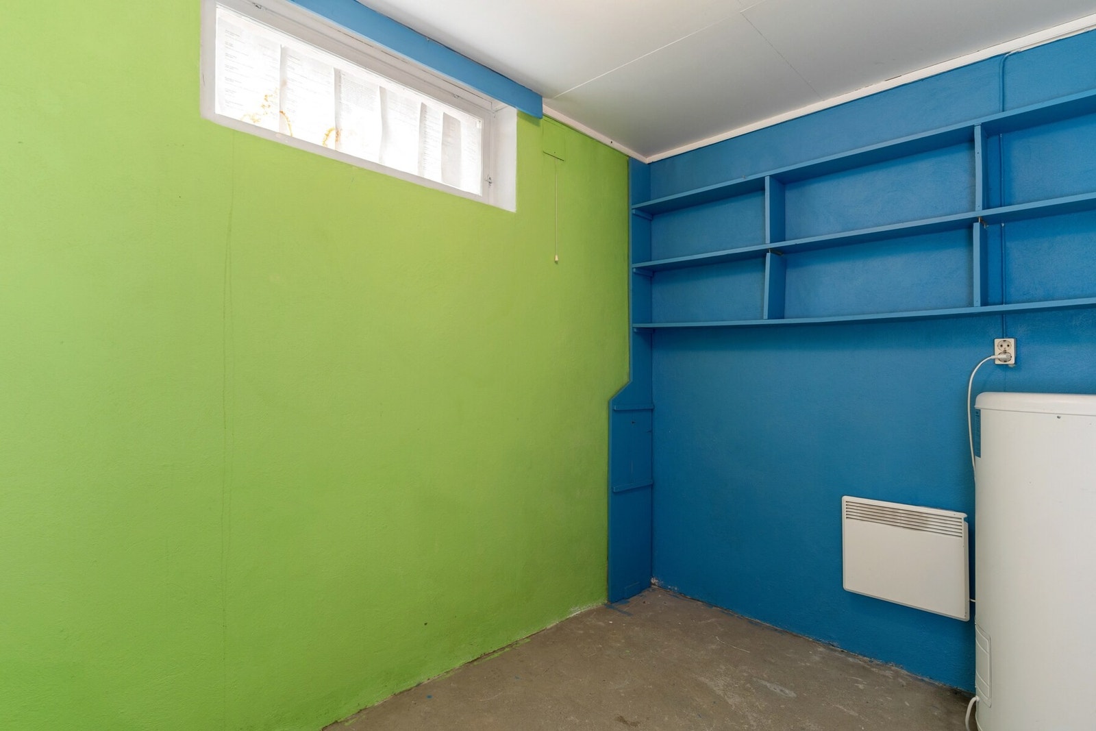 Nede er det en stor innvendig bod med masse lagringsplass. Galleribilde