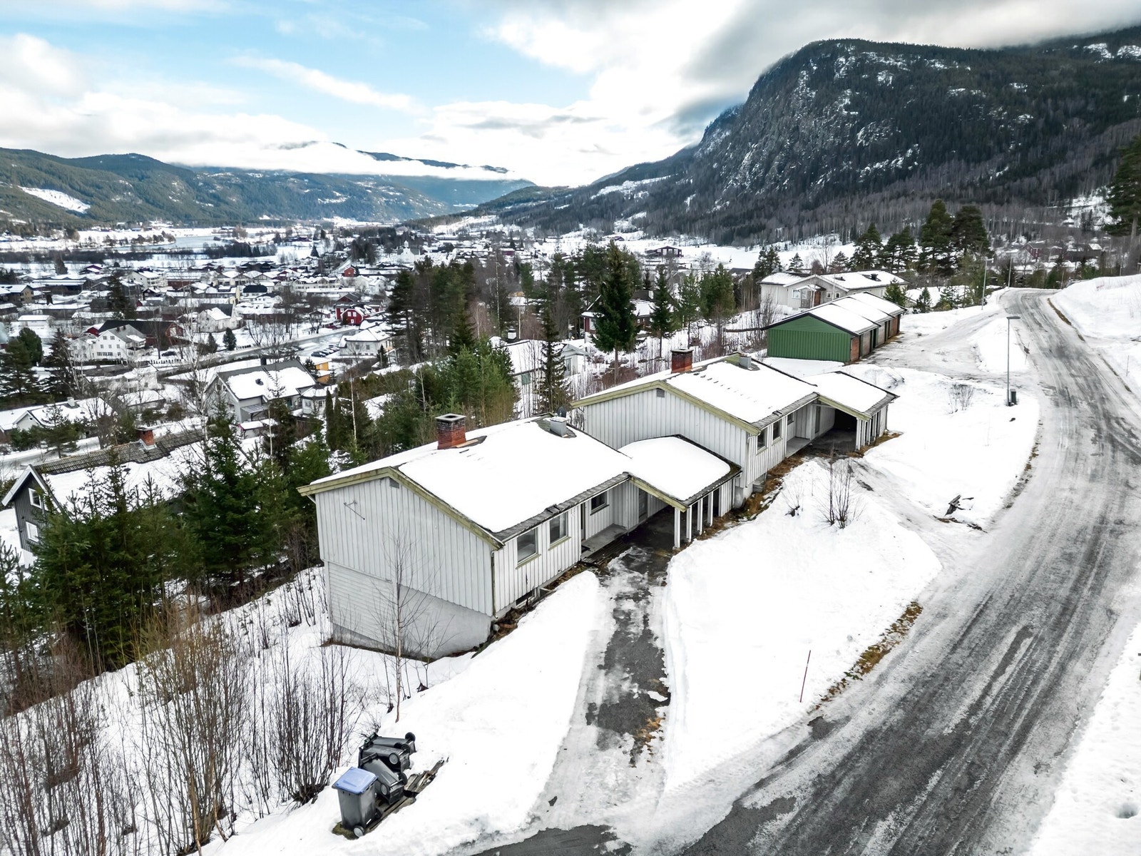 En hel tomannsbolig med et stort potensial! Galleribilde