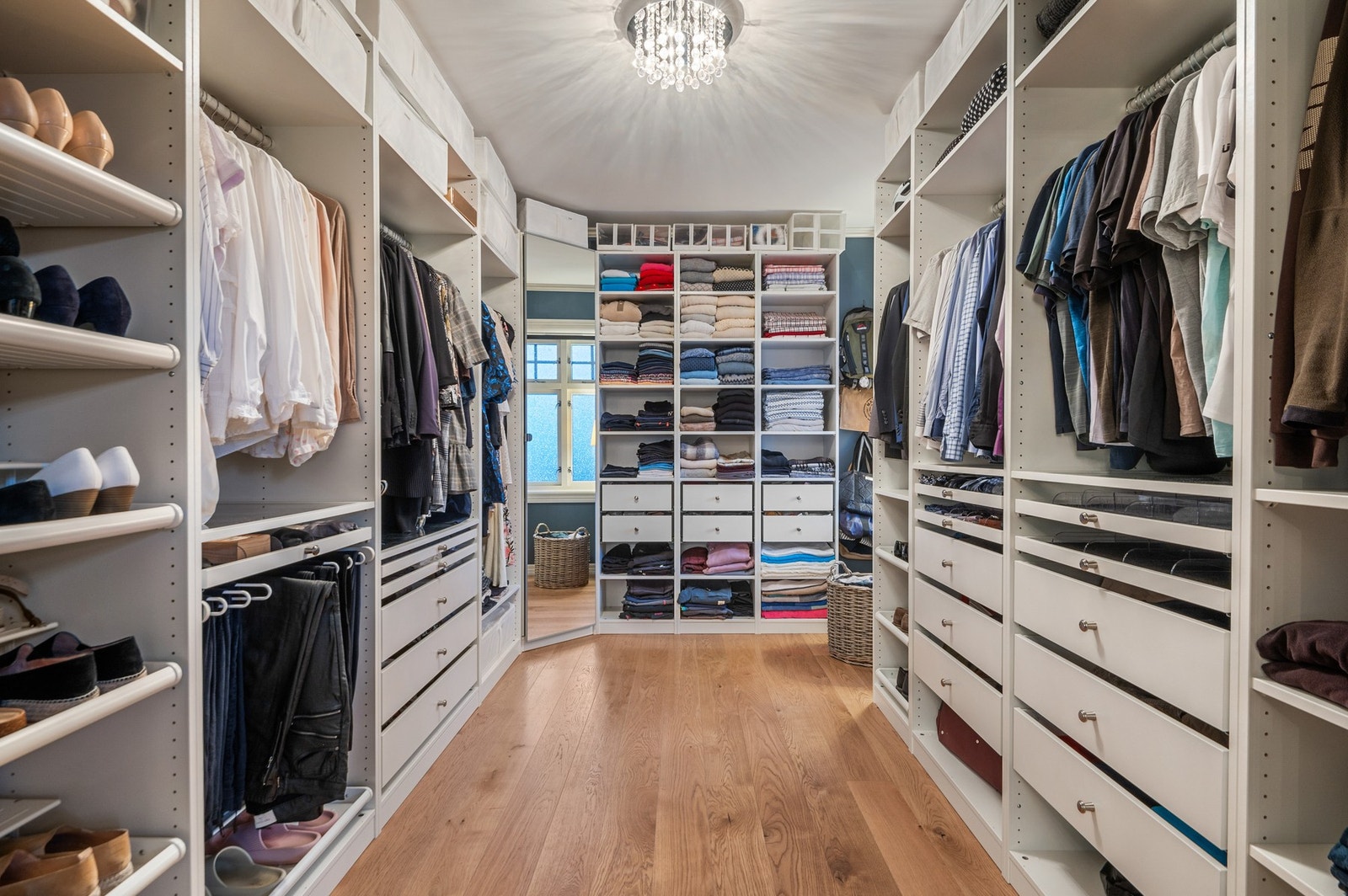 Ved behov kan dette rommet fint reverseres til et stort fjerde soverom i første etasje. Galleribilde