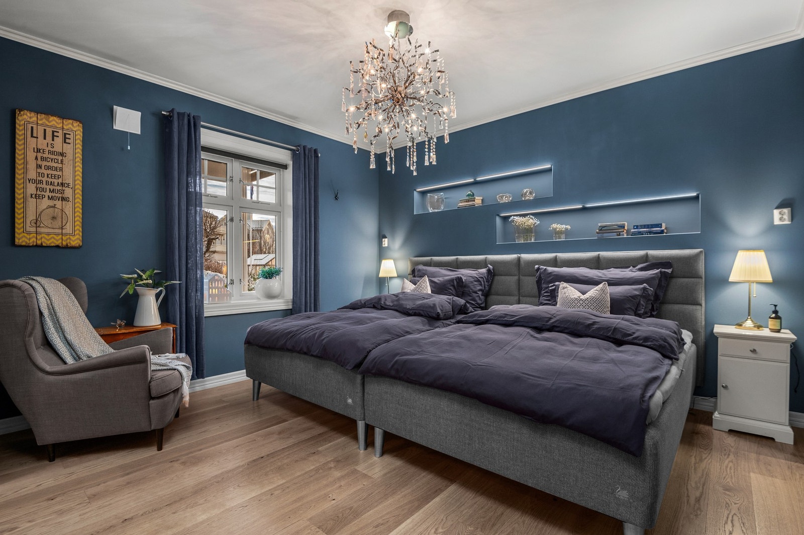 Det som i dag benyttes som hovedsoverom er tilknyttet en stor walk-in garderobe. Galleribilde