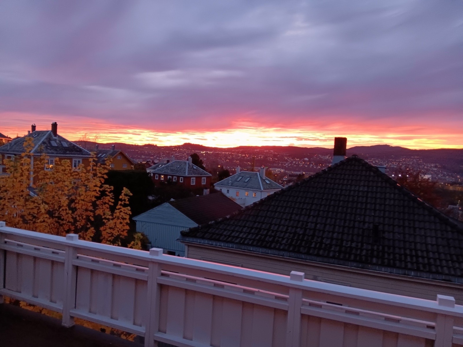 Det er vanskelig å få bedre utsikt over solnedgangene over Trondheim. Galleribilde