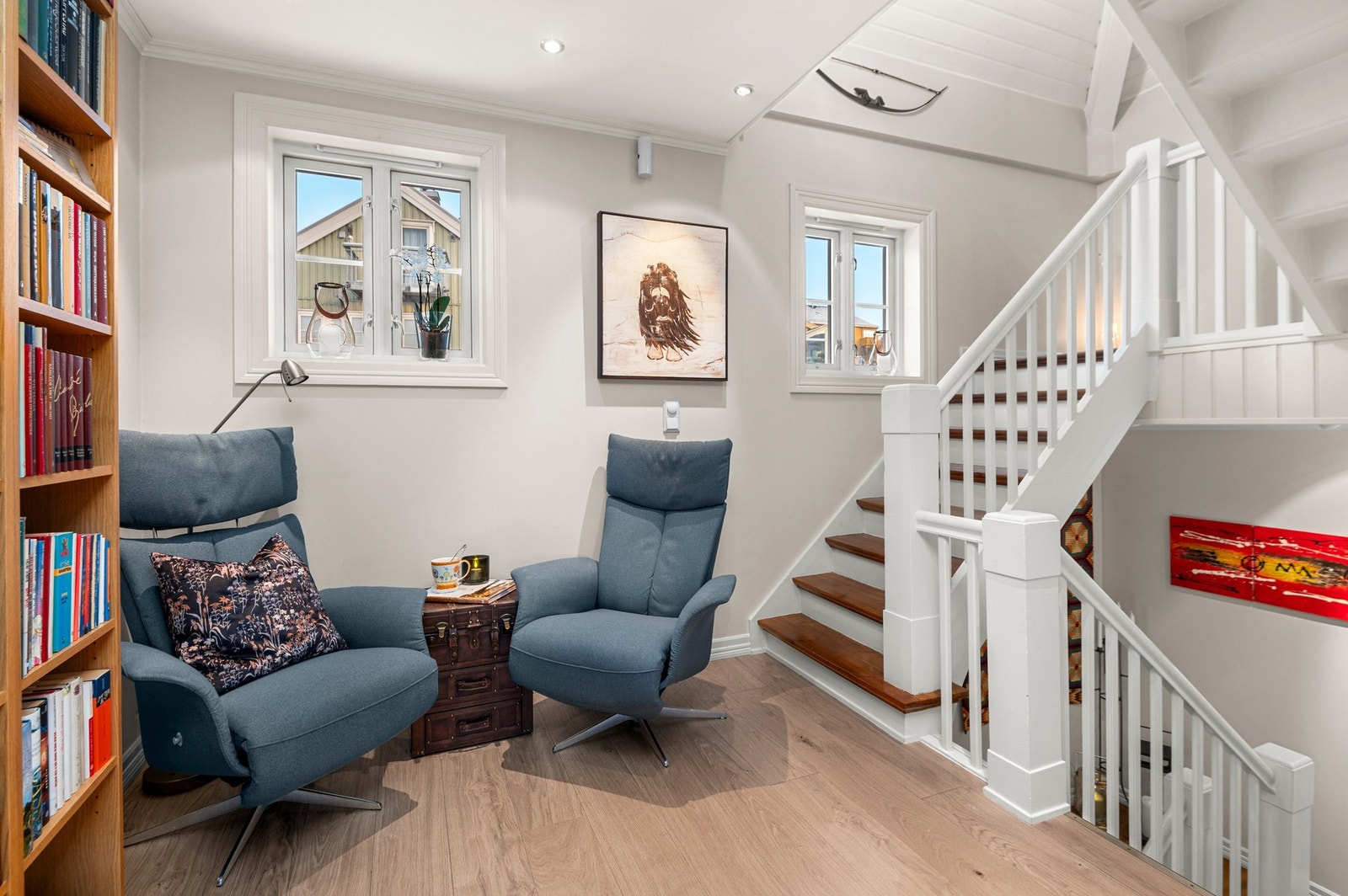 Trapperommet har et herskapelig preg, noe som passer huset og stilen godt. Galleribilde