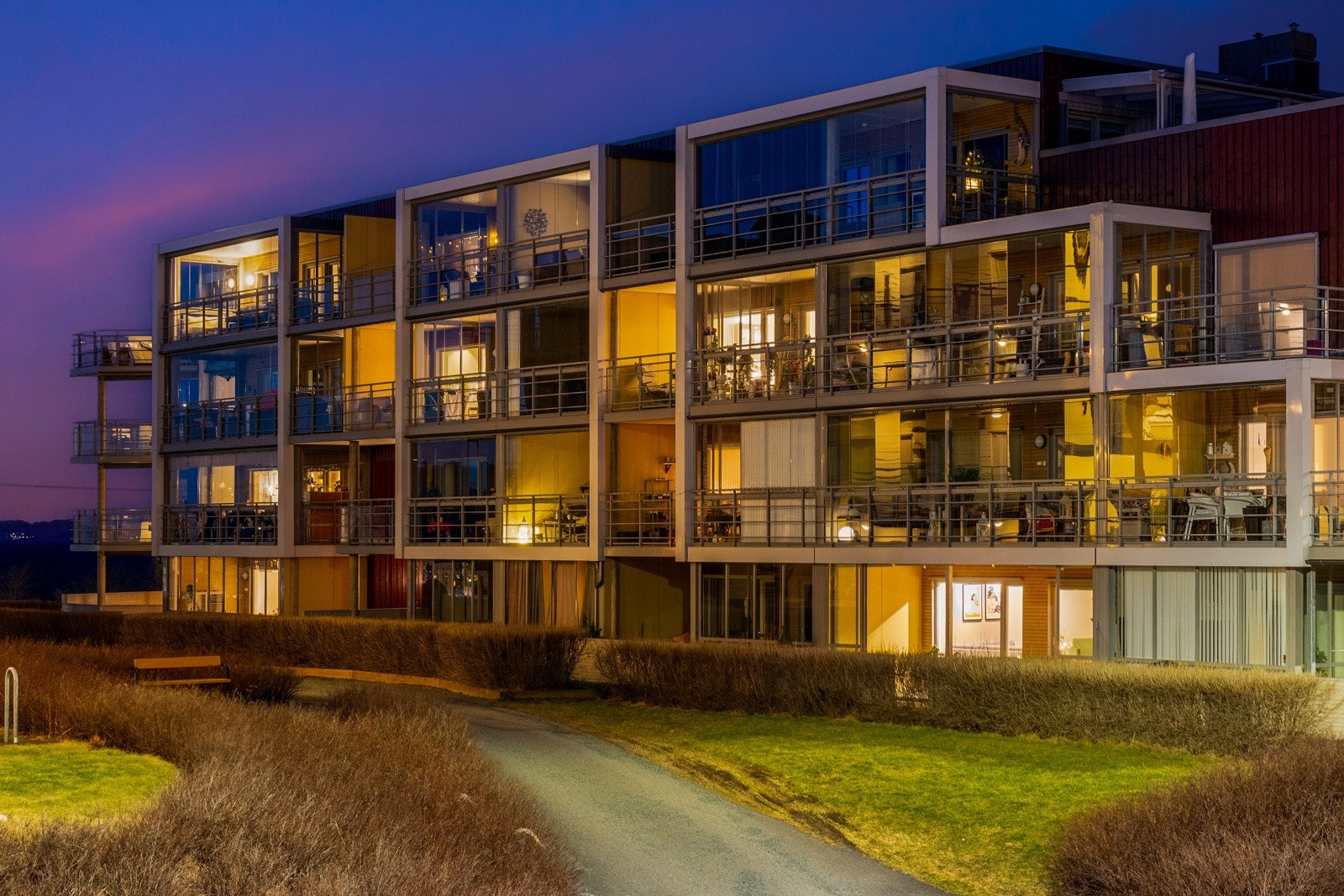 Leiligheten er en del av Sameiet Grilstad Park B1 og nyter en flott beliggenhet i byggets 1. etasje. Galleribilde