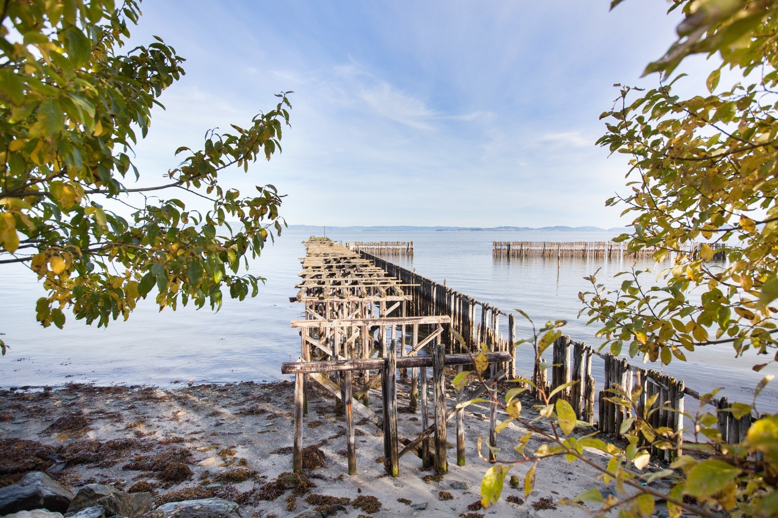 Følger du Ladestien er det flere fine rasteplasser og badestrender. Galleribilde