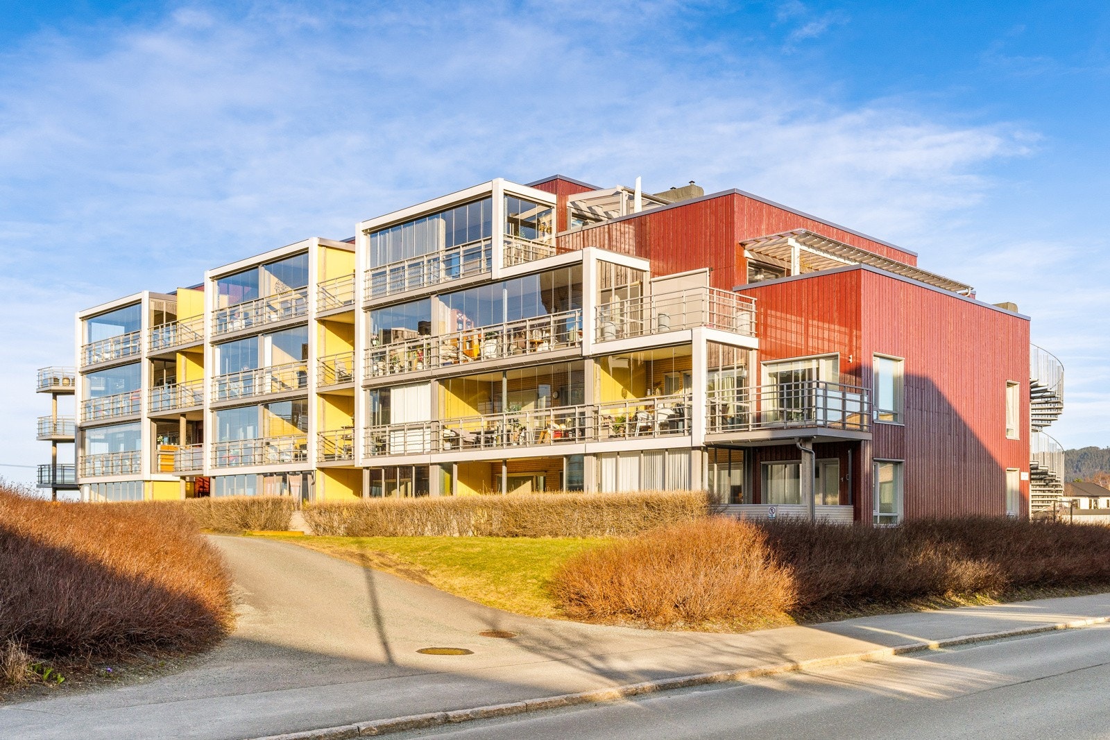 Sameiet Grilstad Park B1 består av 167 boligseksjoner fordelt på 6 blokker. Galleribilde