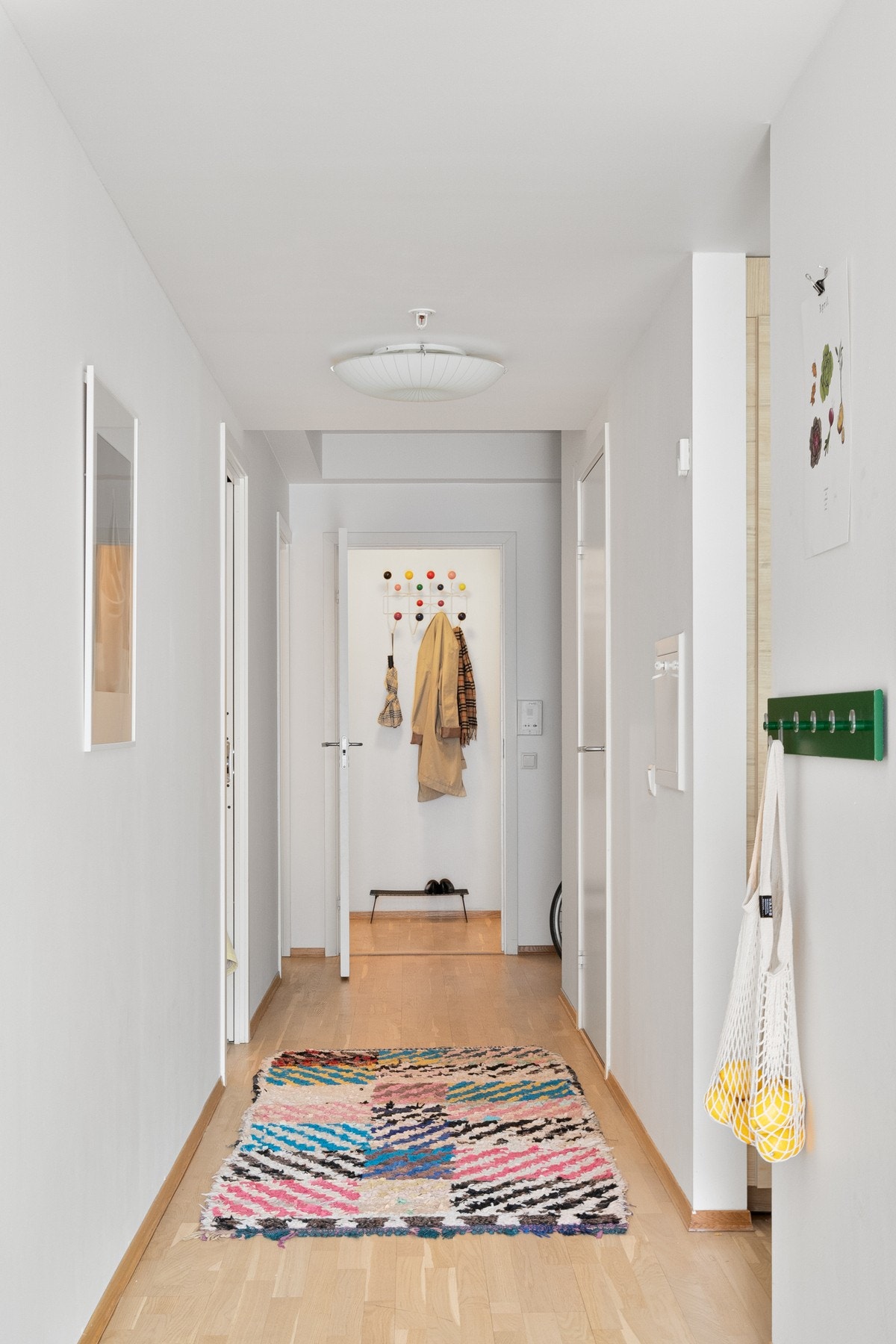 Mellomgang som fungerer som bindeledd til samtlige av boligens rom. Galleribilde