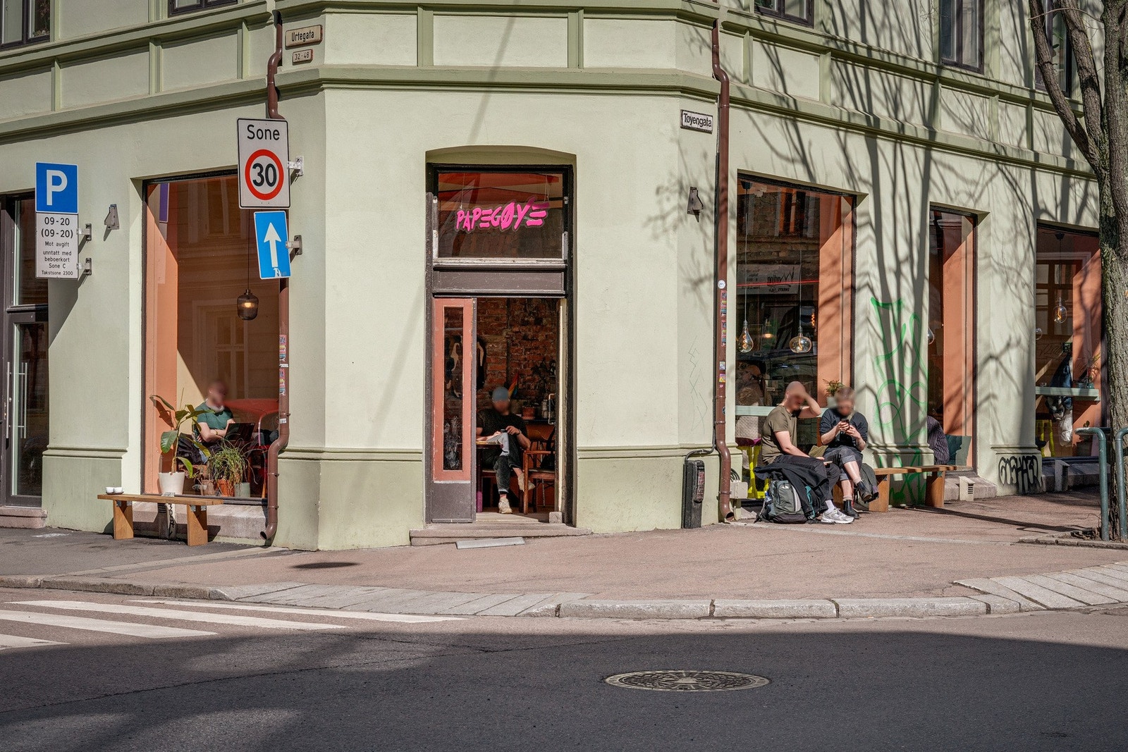 Nærområdet - Papegøye - En populær cafe og vinbar startet av blant annet en prisvinnende barista. Galleribilde