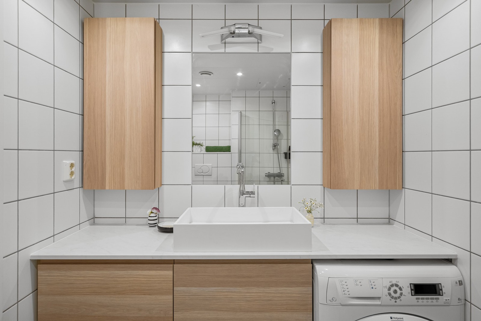 Opplegg for vaskemaskin og tørketrommel. Vaskemaskin medfølger. Galleribilde