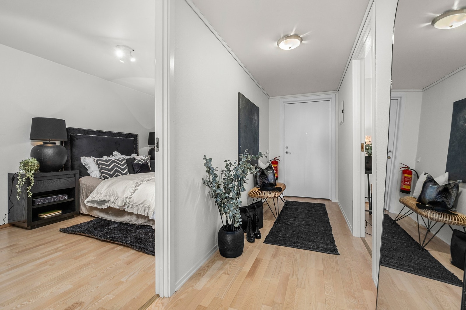 Gode oppbevaringsmuligheter i entré. Galleribilde