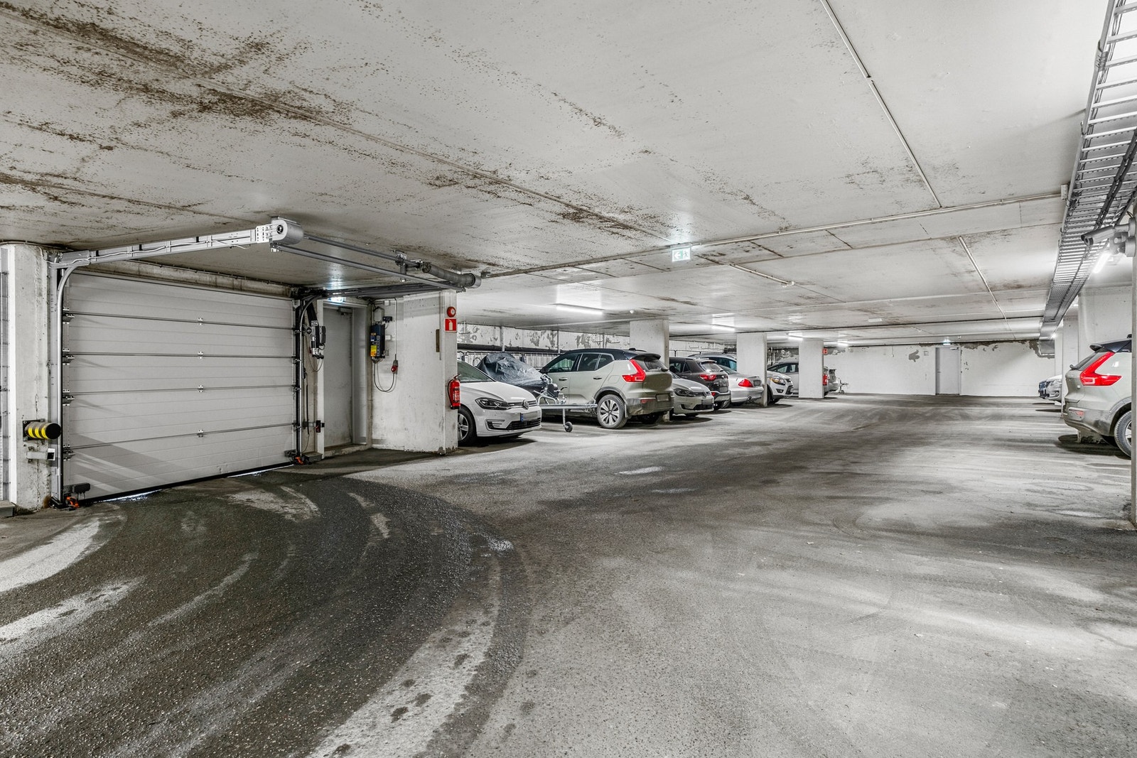 Fast p-plass og bod i garasjeanlegg Galleribilde