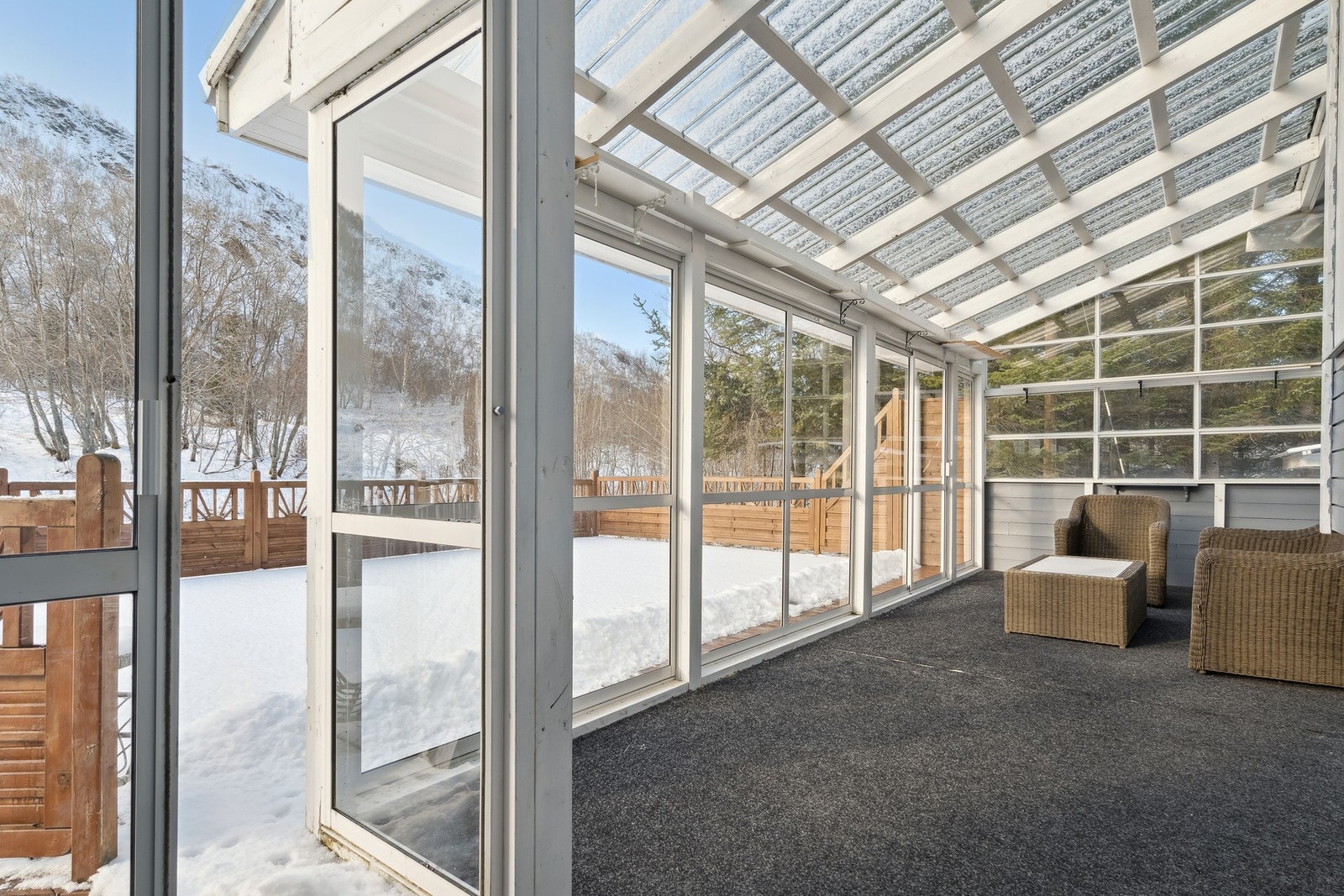 Forleng utesesongen med denne innglassede verandaen! Galleribilde