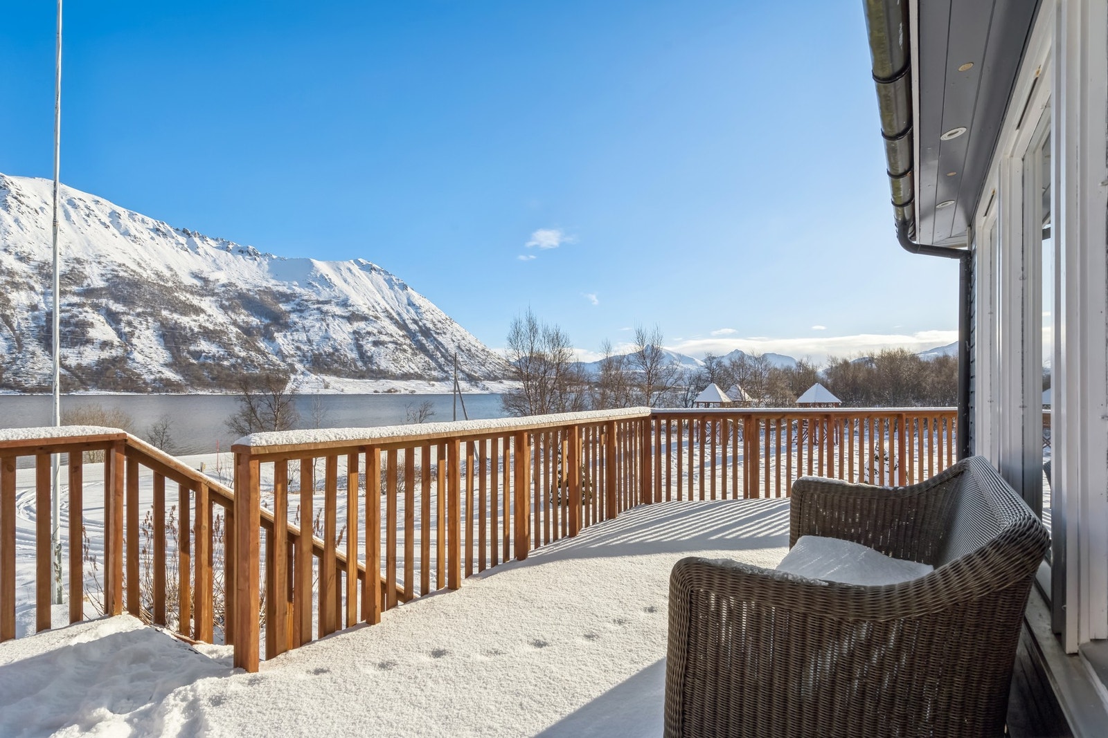 Veranda på fremsiden. Galleribilde