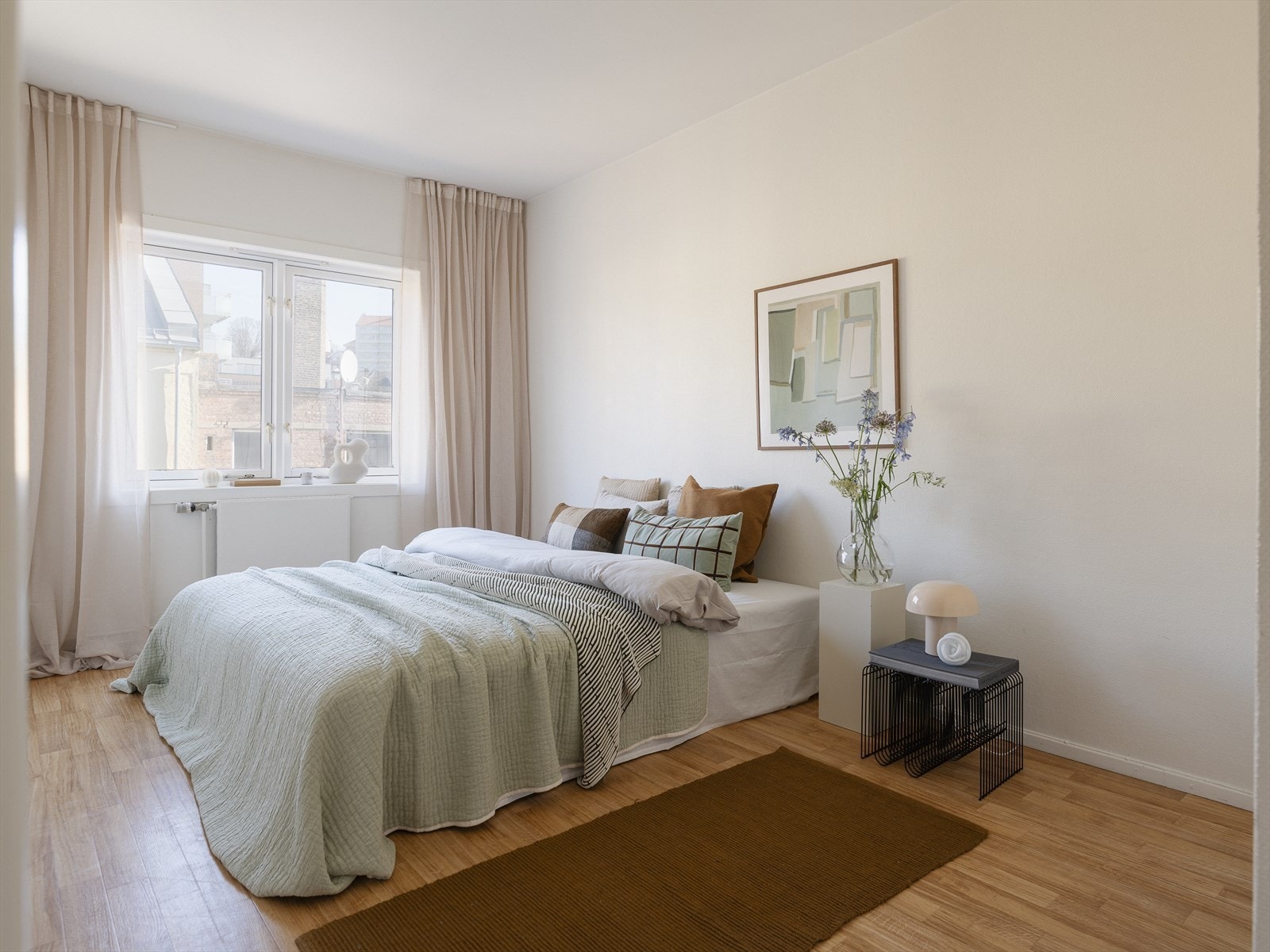 Soverommet er av god størrelse, og oppleves lyst og innbydende. Galleribilde