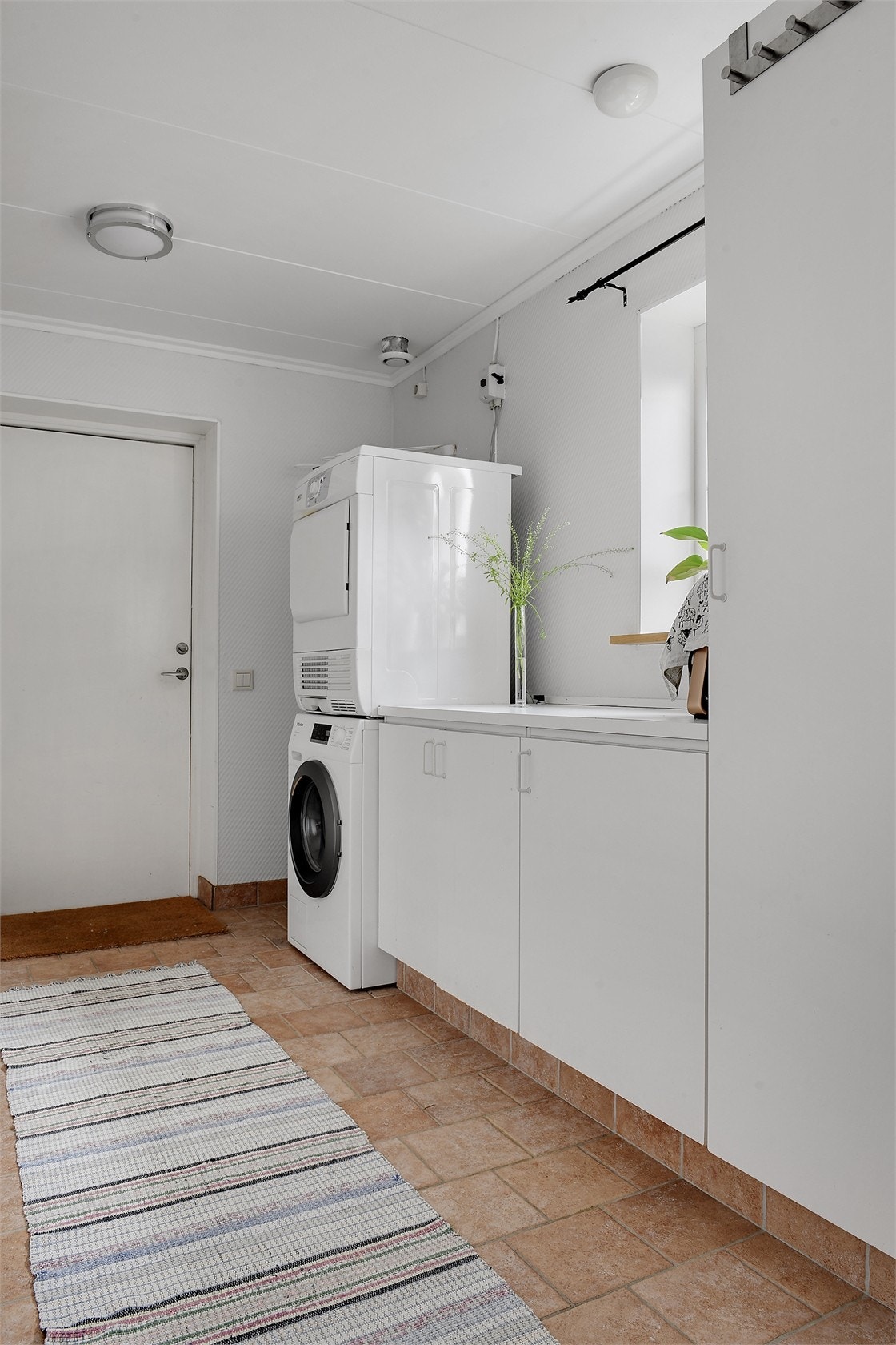 Groventré/tvättstuga, entréplan Galleribilde