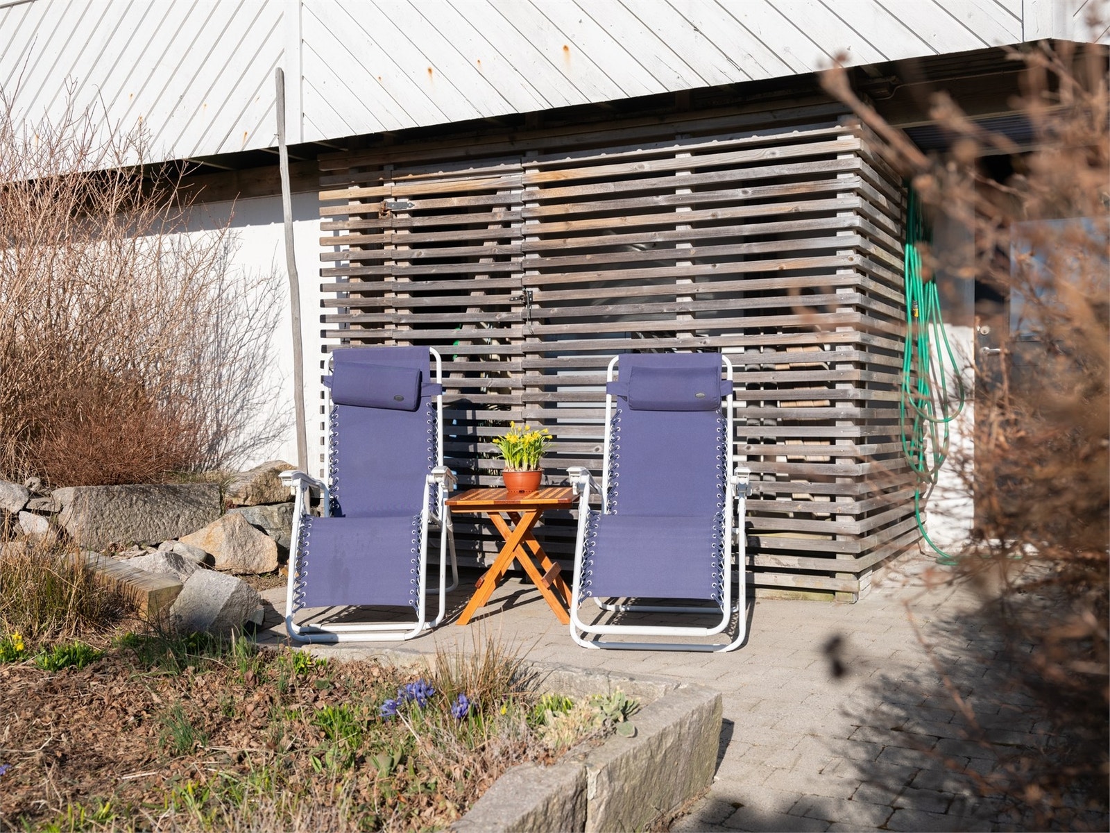 Solsäker uteplats i anslutning till bottenplan Galleribilde