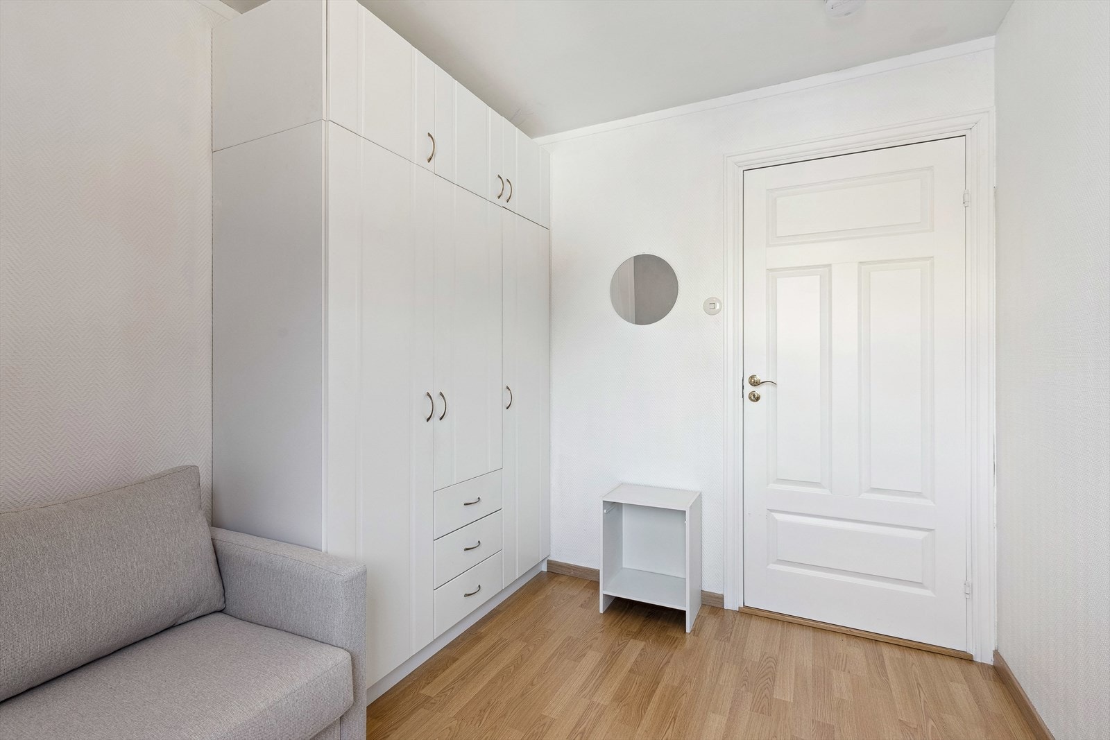 Det mindre soverommet kan benyttes som gjesterom, barnerom eller kontor. Galleribilde