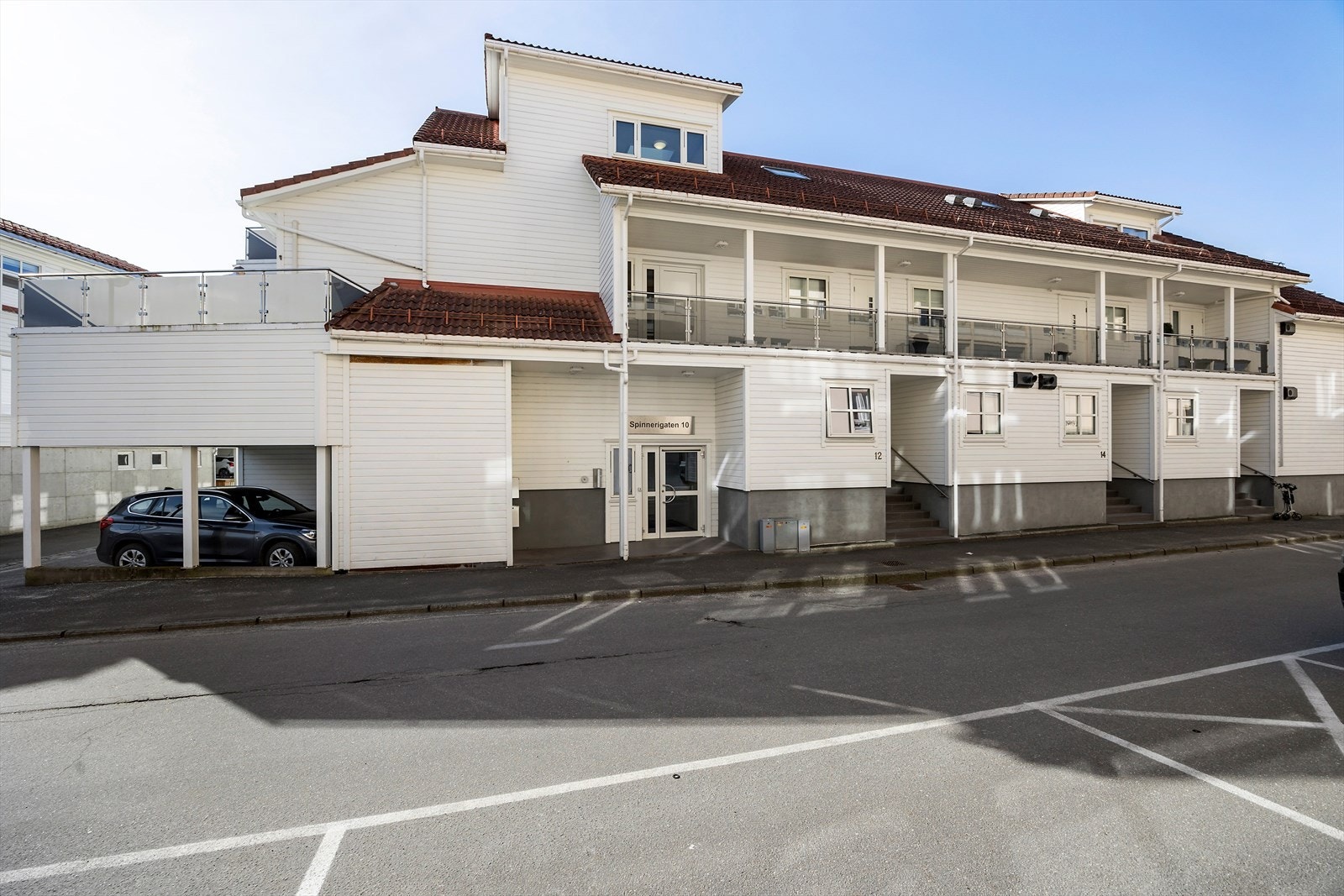Fasade og inngangsparti. Galleribilde
