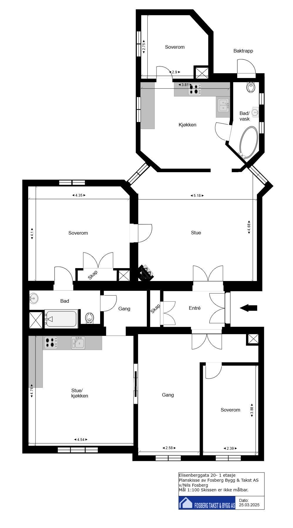 Stort potensial med to inngangsdører, to soilrør, fire pipeløp og hele 10 vinduer. Galleribilde
