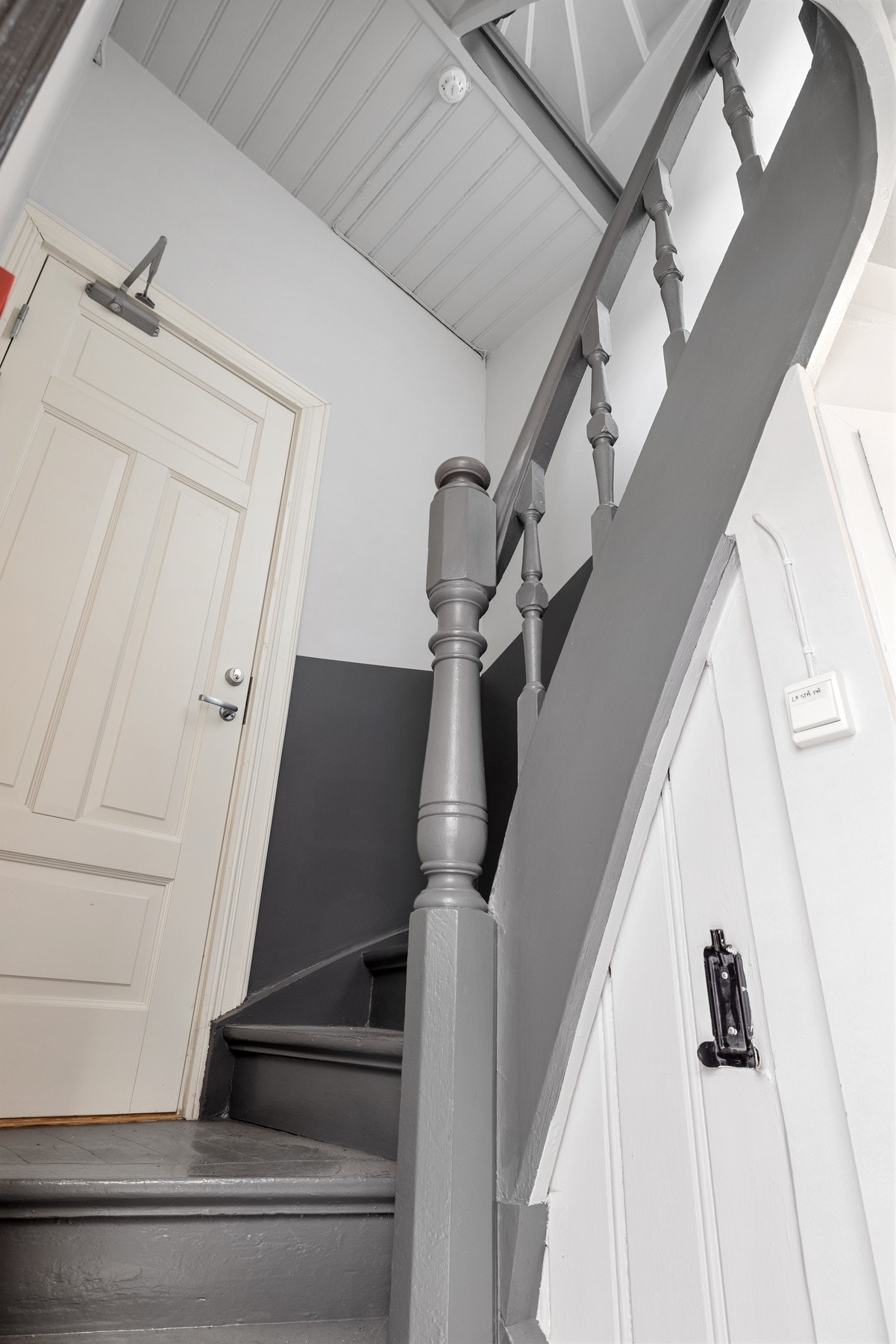 To inngangsdører til leiligheten. Galleribilde