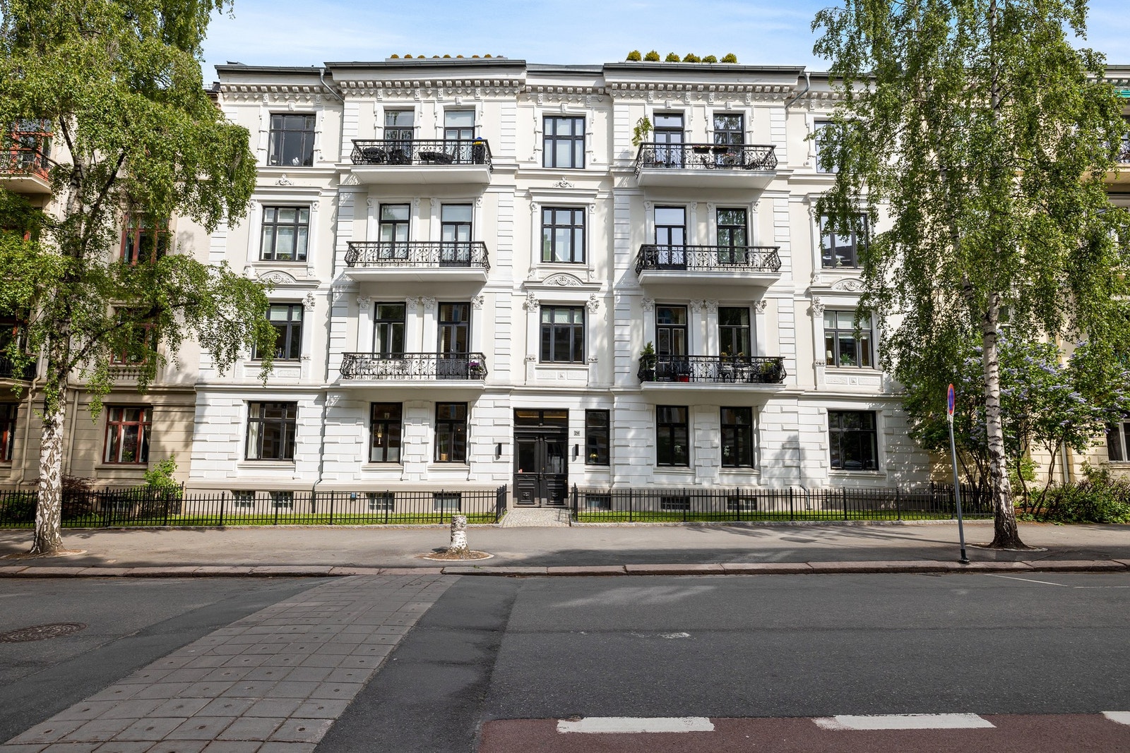 Vakker bygård fra 1896. Tegnet av den annerkjente vestkantsarkitekten Olaf Boye. Galleribilde