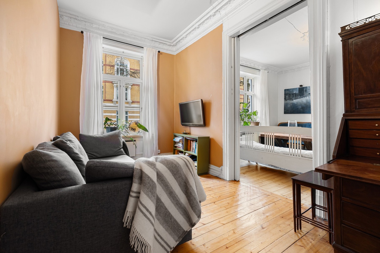 Elisenbergveien er en rolig, enveiskjørt gate med fasjonable, klassiske bygårder. Galleribilde