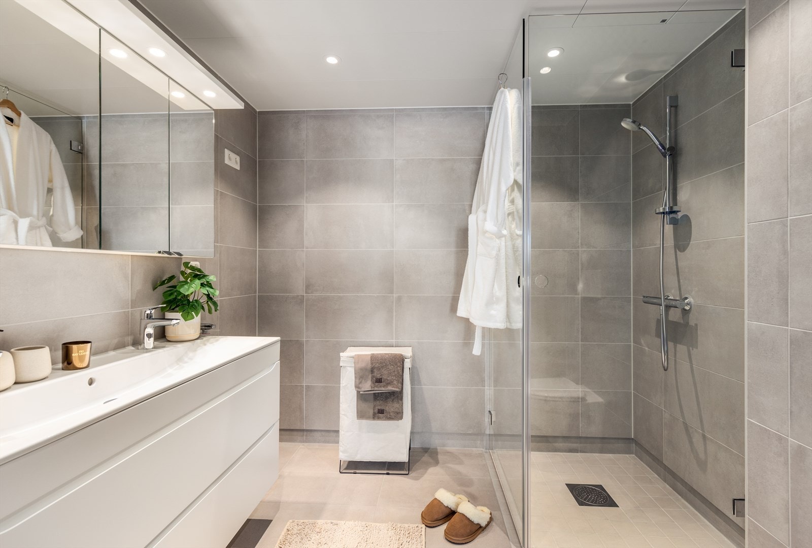 Pent flislagt baderom Galleribilde