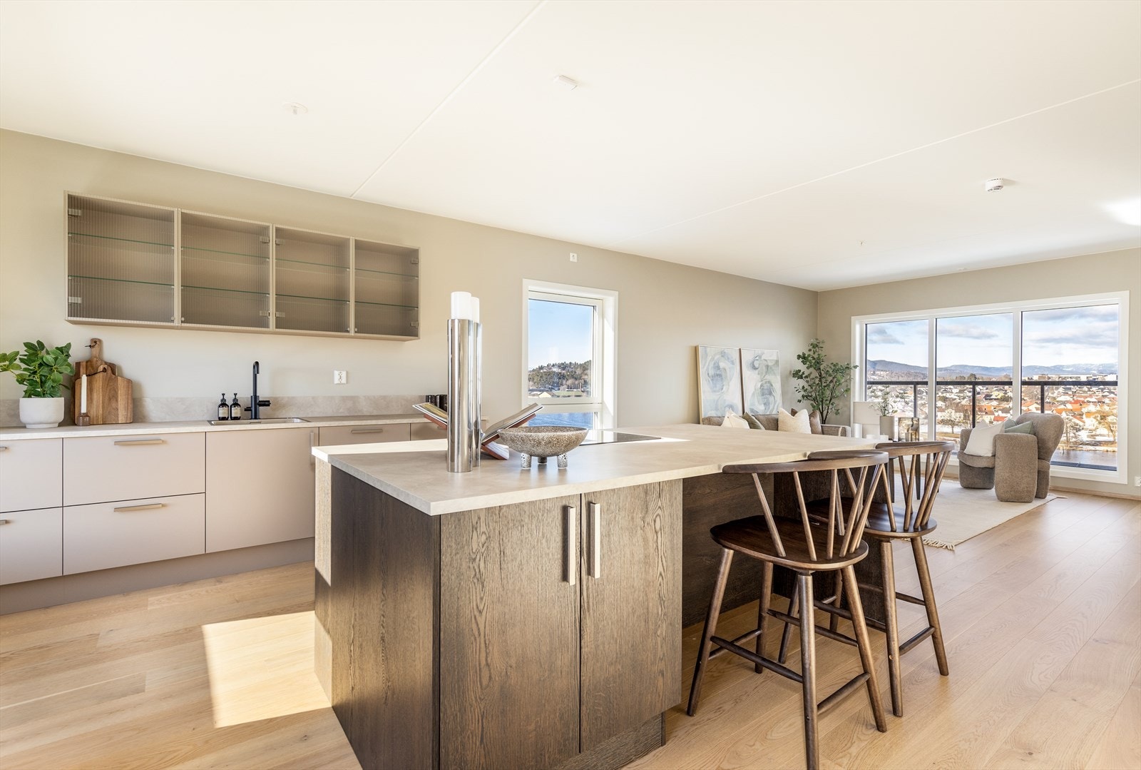 Lys leiligheten med utsikt fra alle rom Galleribilde