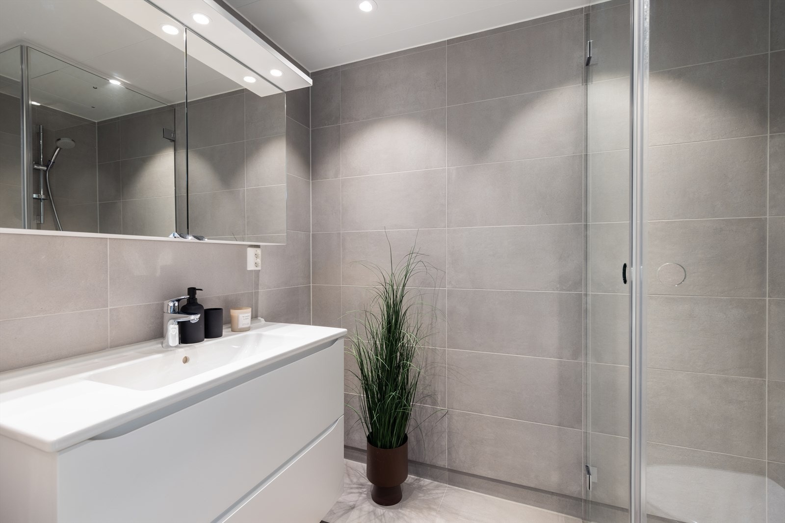 Ene badet er også vaskerom Galleribilde