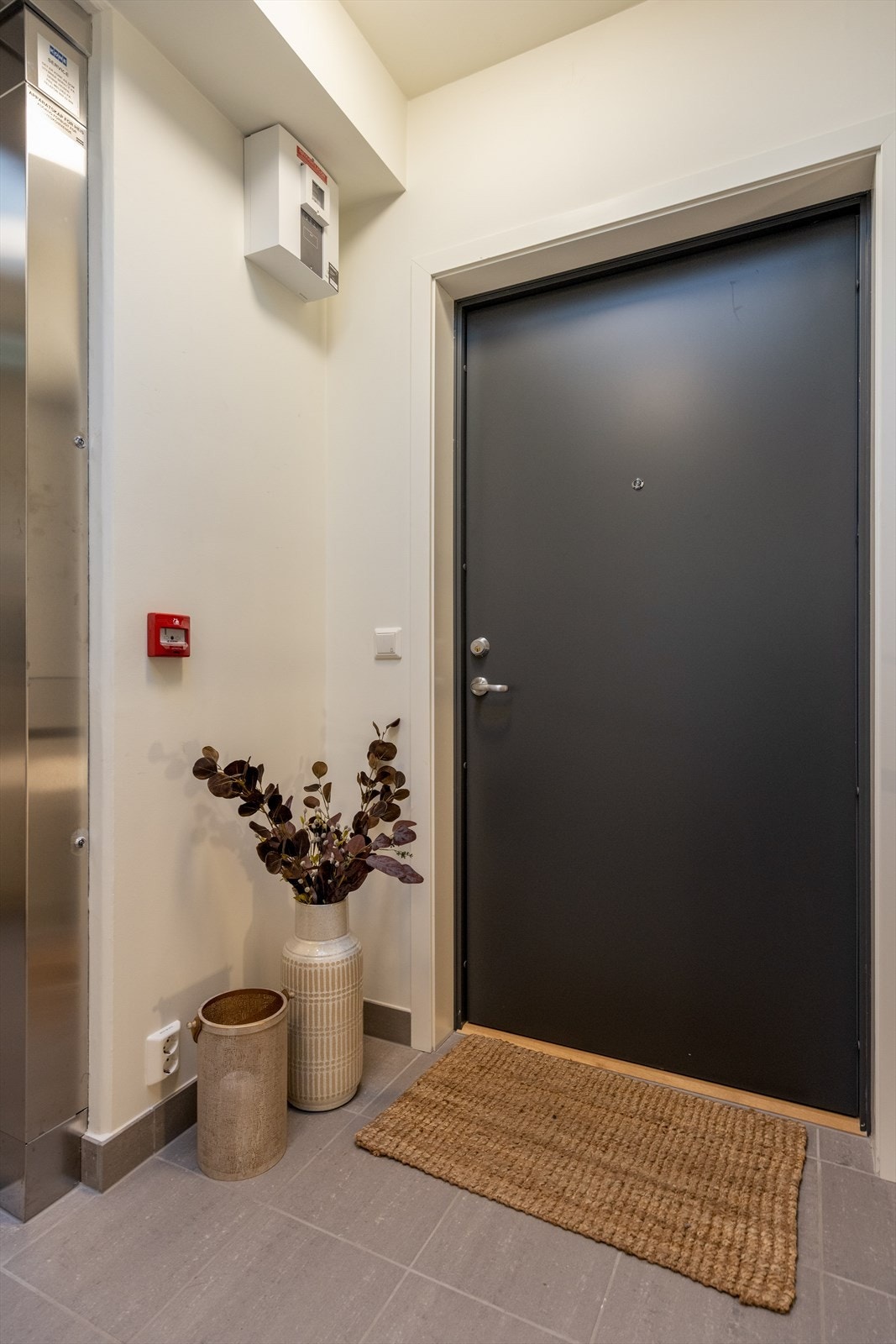 "privat inngang" kun denne leiligheten i denne etasjen Galleribilde