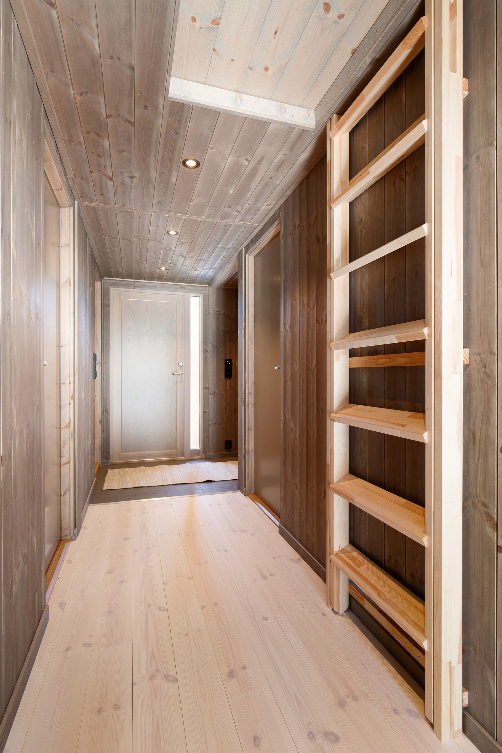 Gang med hemsstige
Illustrasjonsbilde Galleribilde