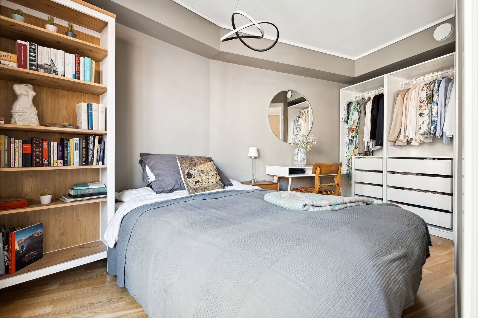 Soverommet har god utnyttelse med garderobe og plass til 140 seng og mer. Galleribilde