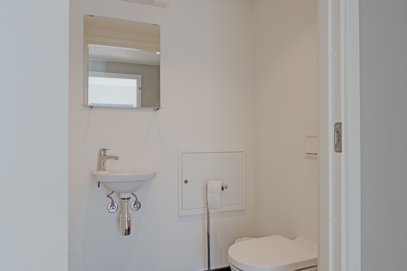 Separat toalettrom – en praktisk løsning som gir ekstra komfort. Galleribilde