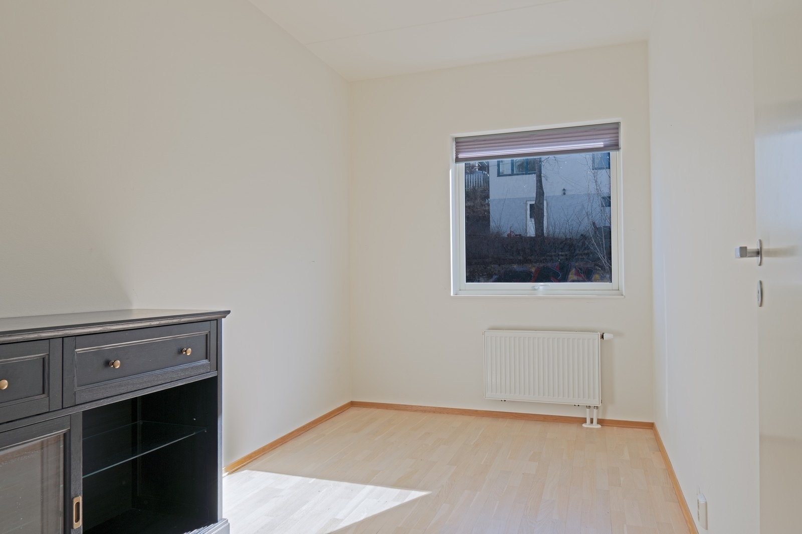 Fleksibelt ekstra soverom med mange bruksmuligheter. Innred etter behov enten som kontor, gjesterom. Galleribilde